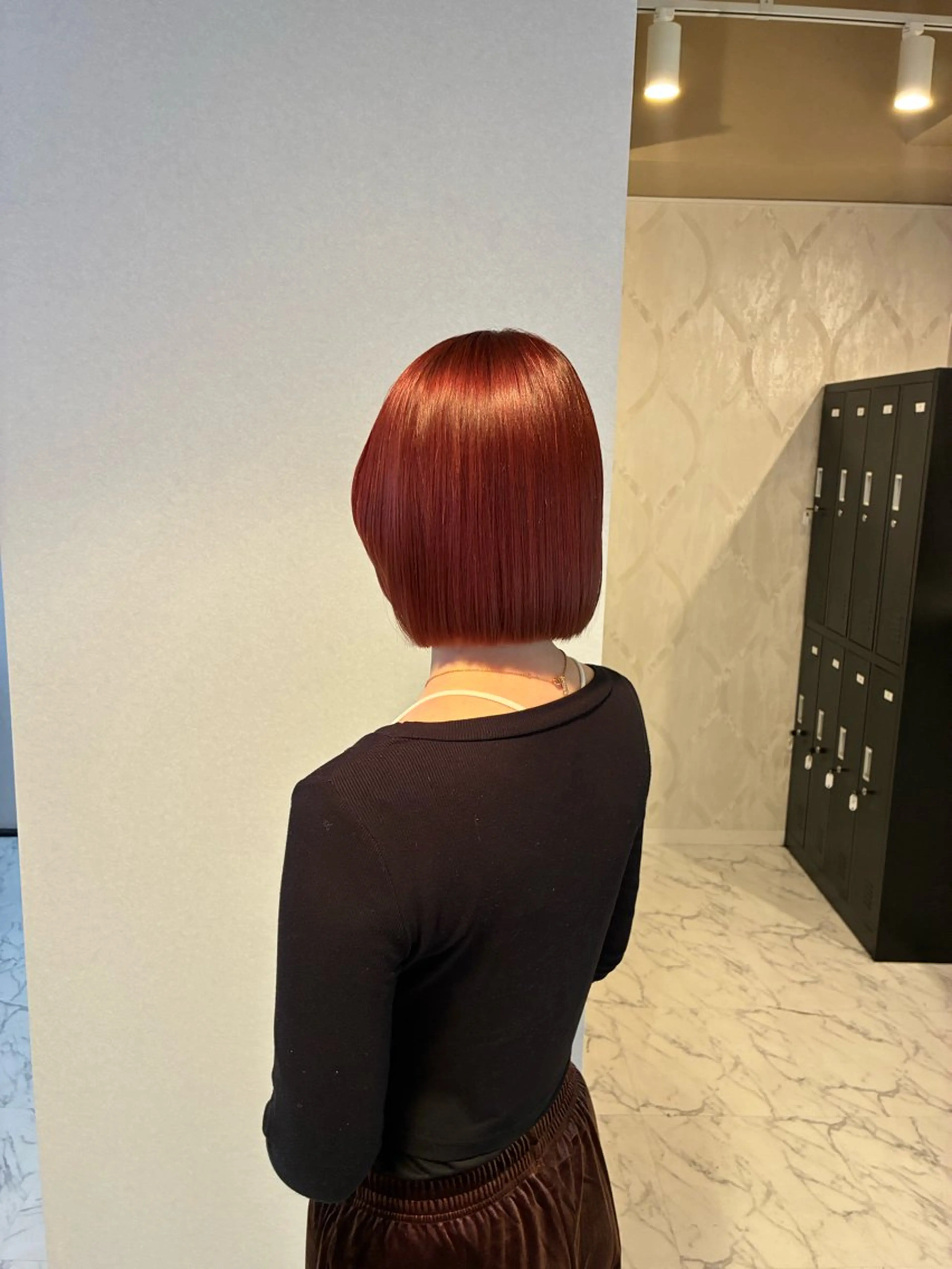 ミディアム カラー 切りっぱなしボブ ブリーチ ブリーチなしカラー ボブ ハナダ メイのヘアスタイル