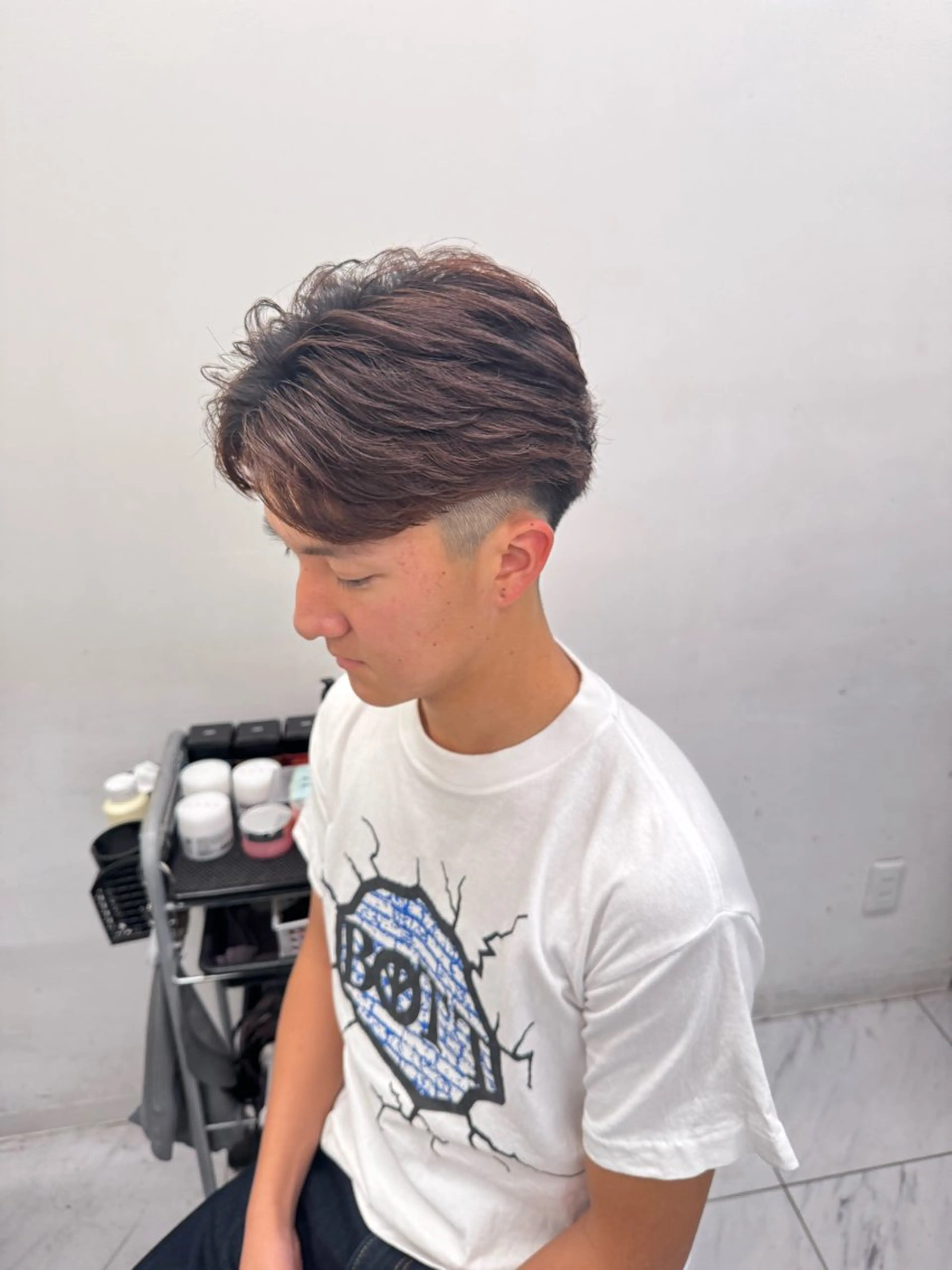 ショート パーマ ヘアアレンジ メンズ フェザーパーマ メンズパーマ 艶カラー の達人のヘアスタイル