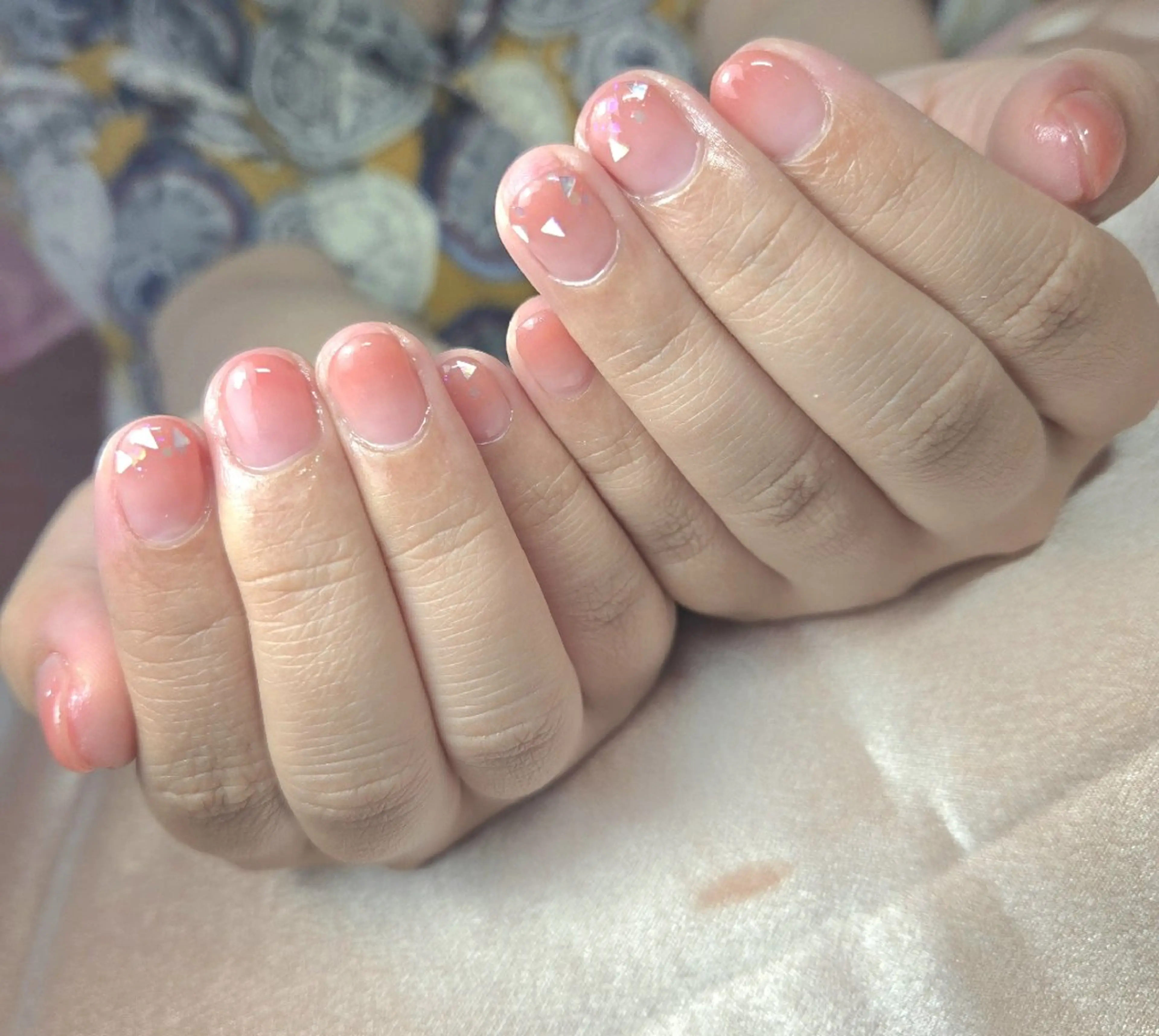 ネイル グラデーション キラキラネイル ハンドネイル ネイルサロンベルティ .ひとみのネイルデザイン