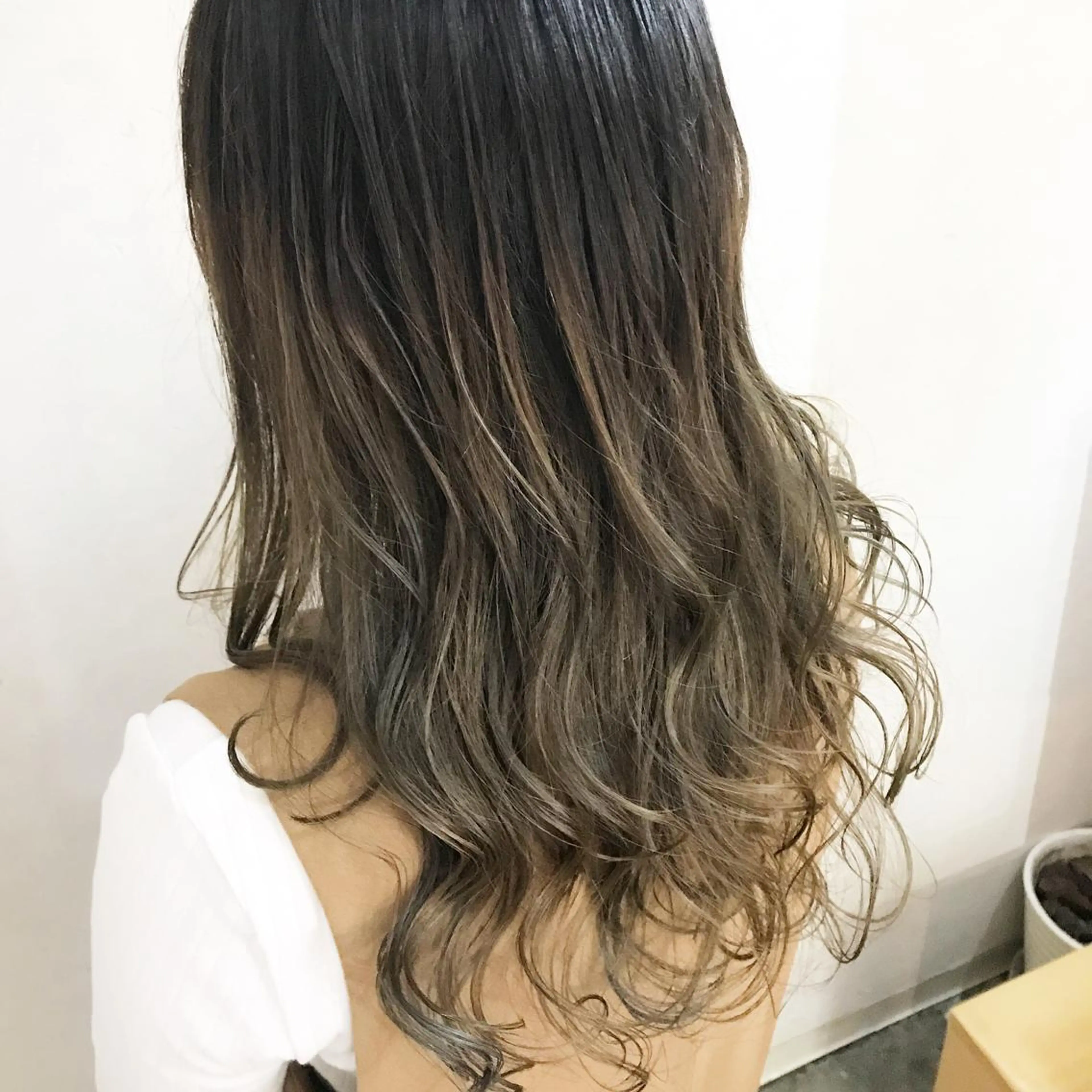 セミロング カラー グラデーションカラー ハイライトカラー ハイライト 💎髪質改善💎 デザイナーshinのヘアスタイル