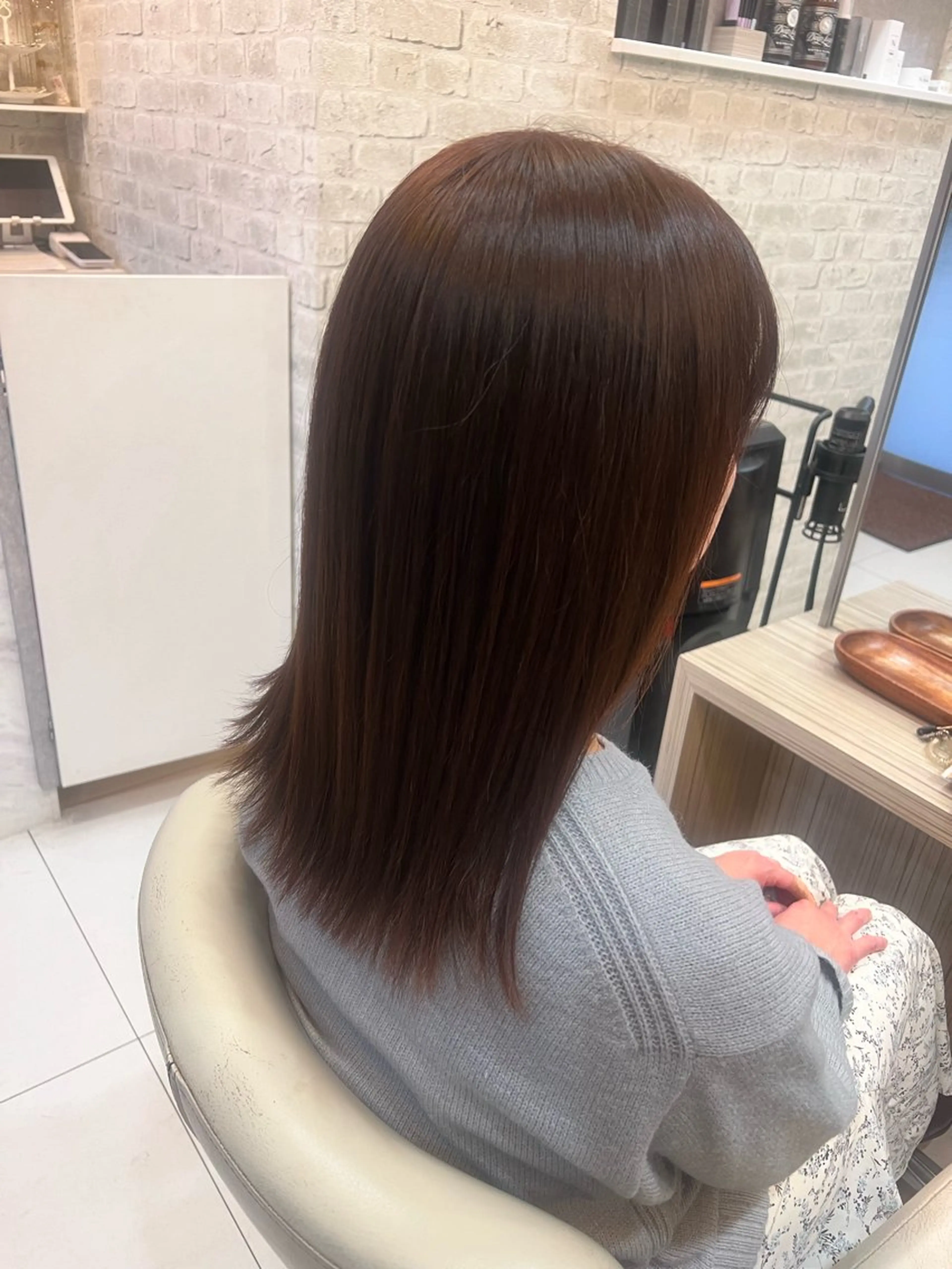 ミディアム カラー グレージュ 艶グレージュカラー 美髪特化美容師のヘアスタイル