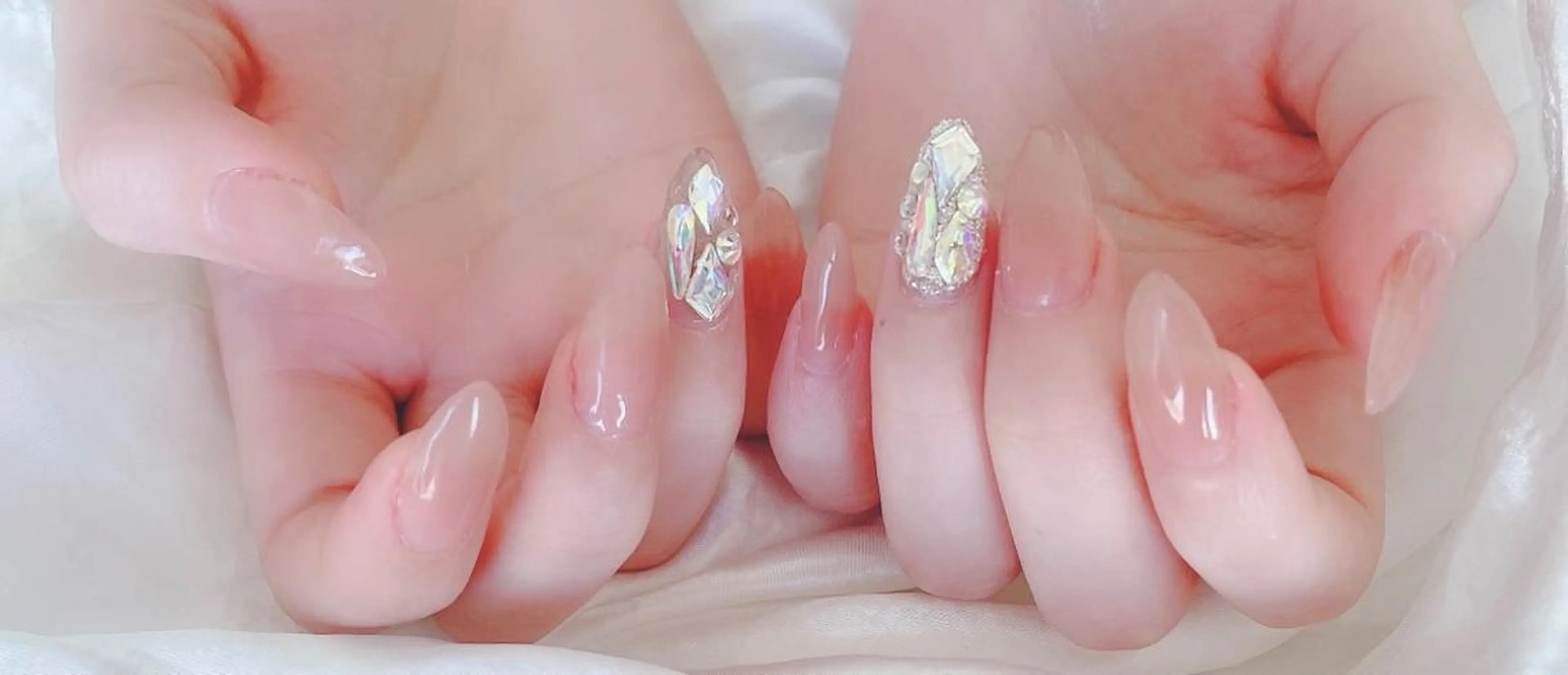 🎀ワンカラー／ラメグラ/マグネット＋2個パーツ無料（トレーニングメニュー、10日以内直し無料）の写真