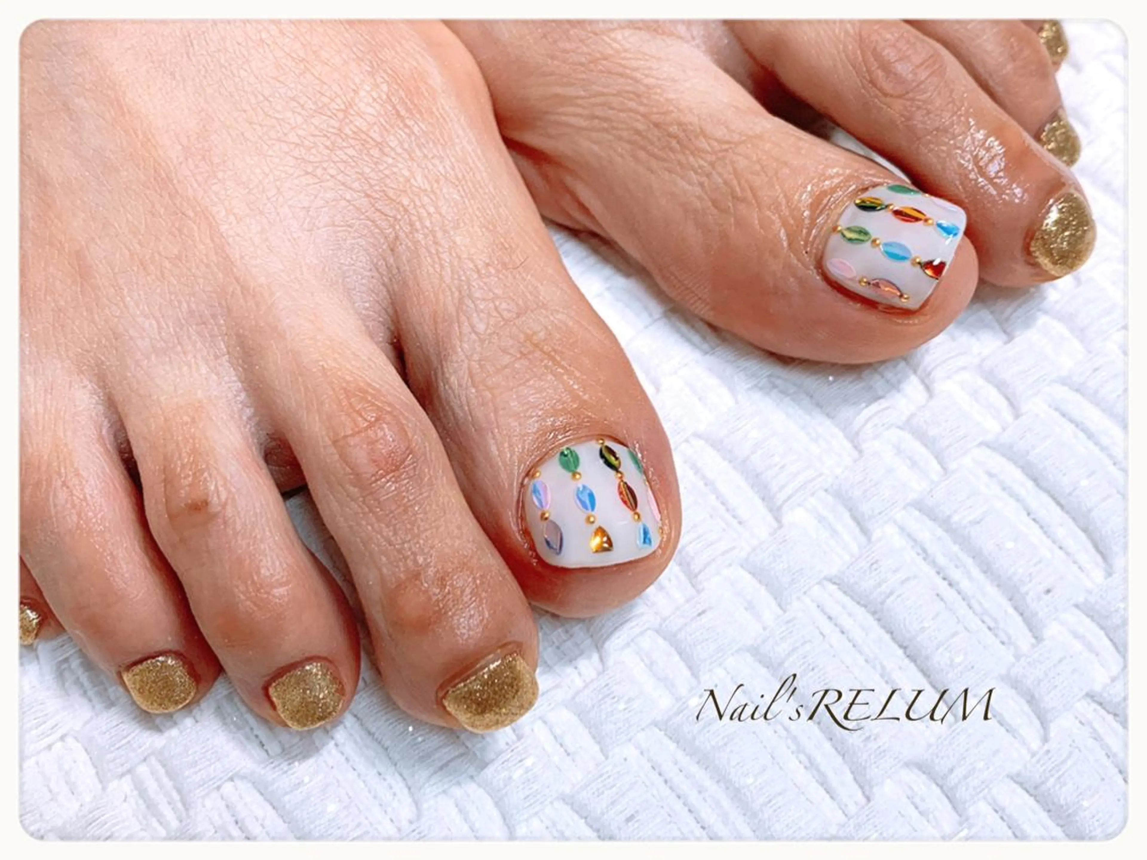 ネイル THECOLORS所属・近貞 莉奈のネイルデザイン