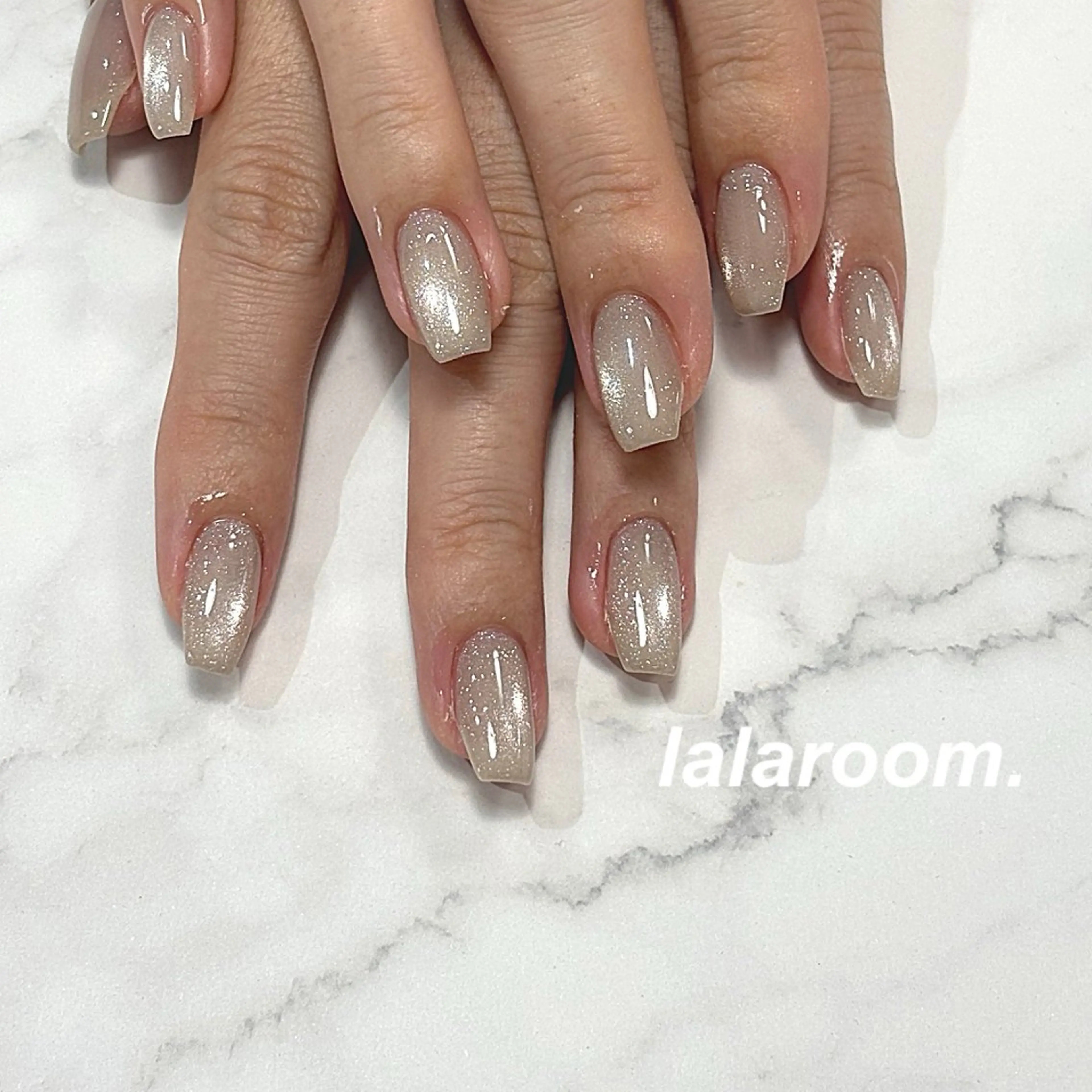 ネイル キラキラネイル マグネットネイル オフィスネイル ワンカラーネイル シンプルネイル ハンドネイル lalaroom. nailsalon航空公園店所属・lala room.のネイルデザイン