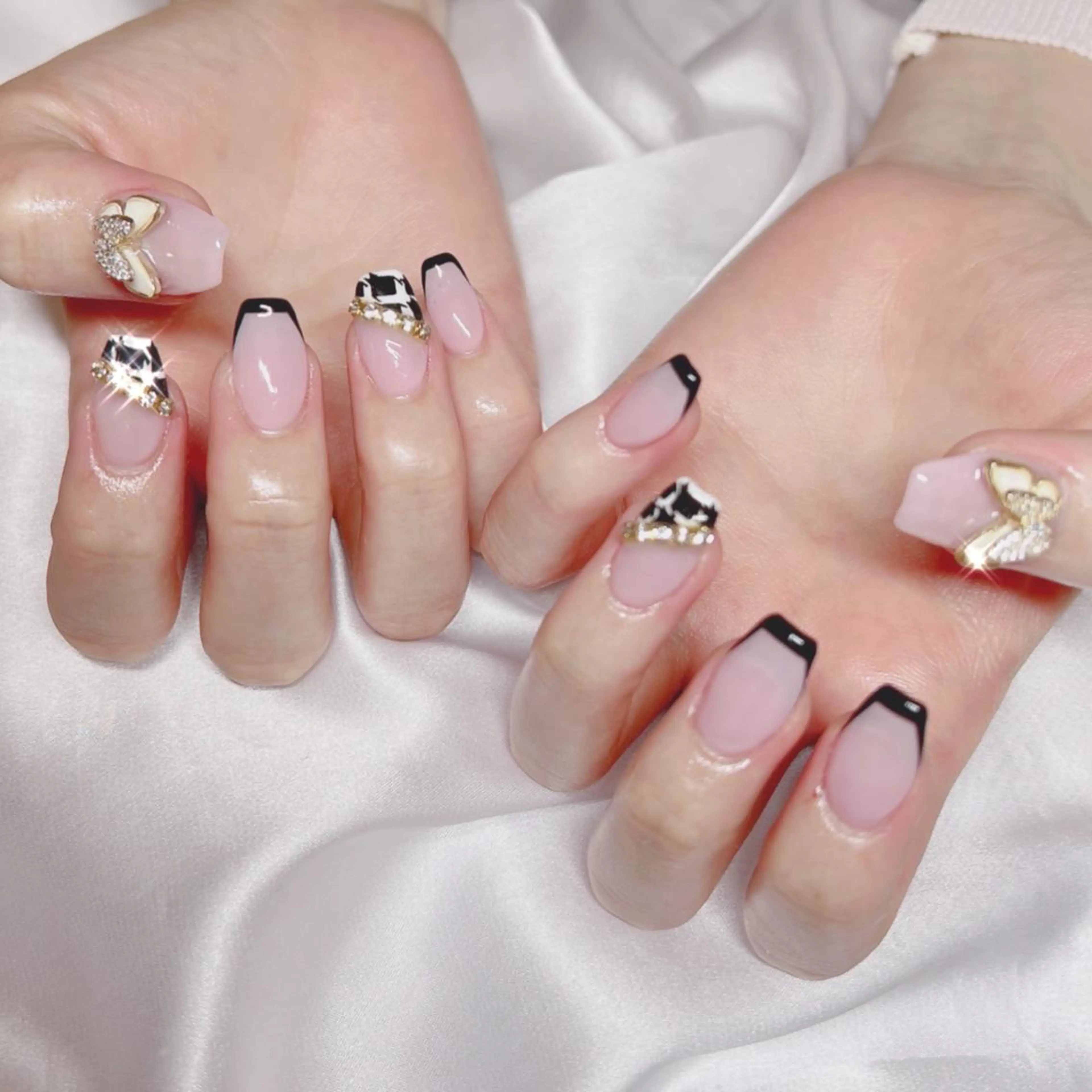 ネイル オーロラネイル フットネイル フレンチネイル ジェルネイル 韓国ネイル ハンドネイル ハンドケア 【ENサロン】 Rei🎀Nailのネイルデザイン