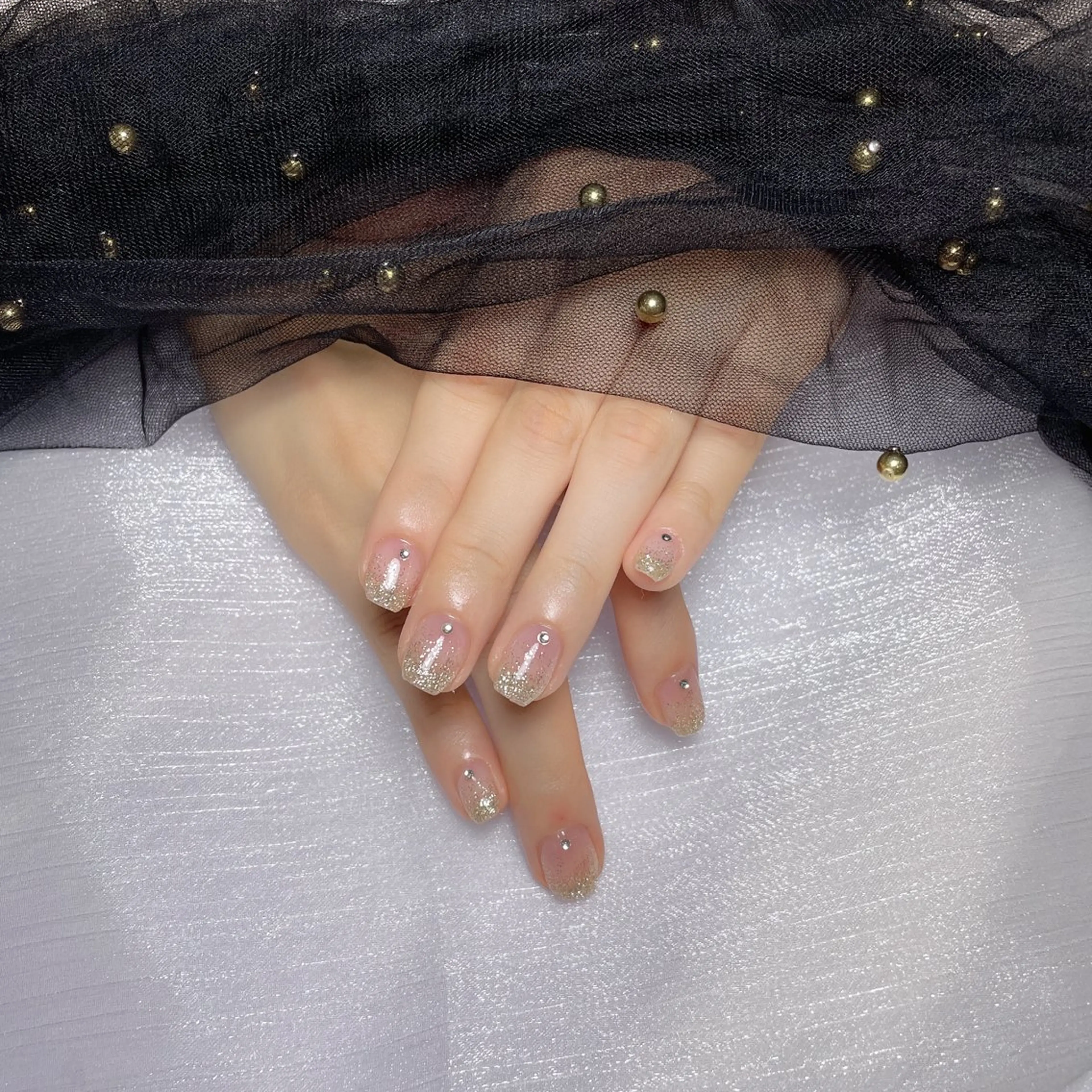 ネイル ゴールド ラメ(グリッター) ラメグラデーション ストーンネイル M2 beauty Hoshinaのネイルデザイン