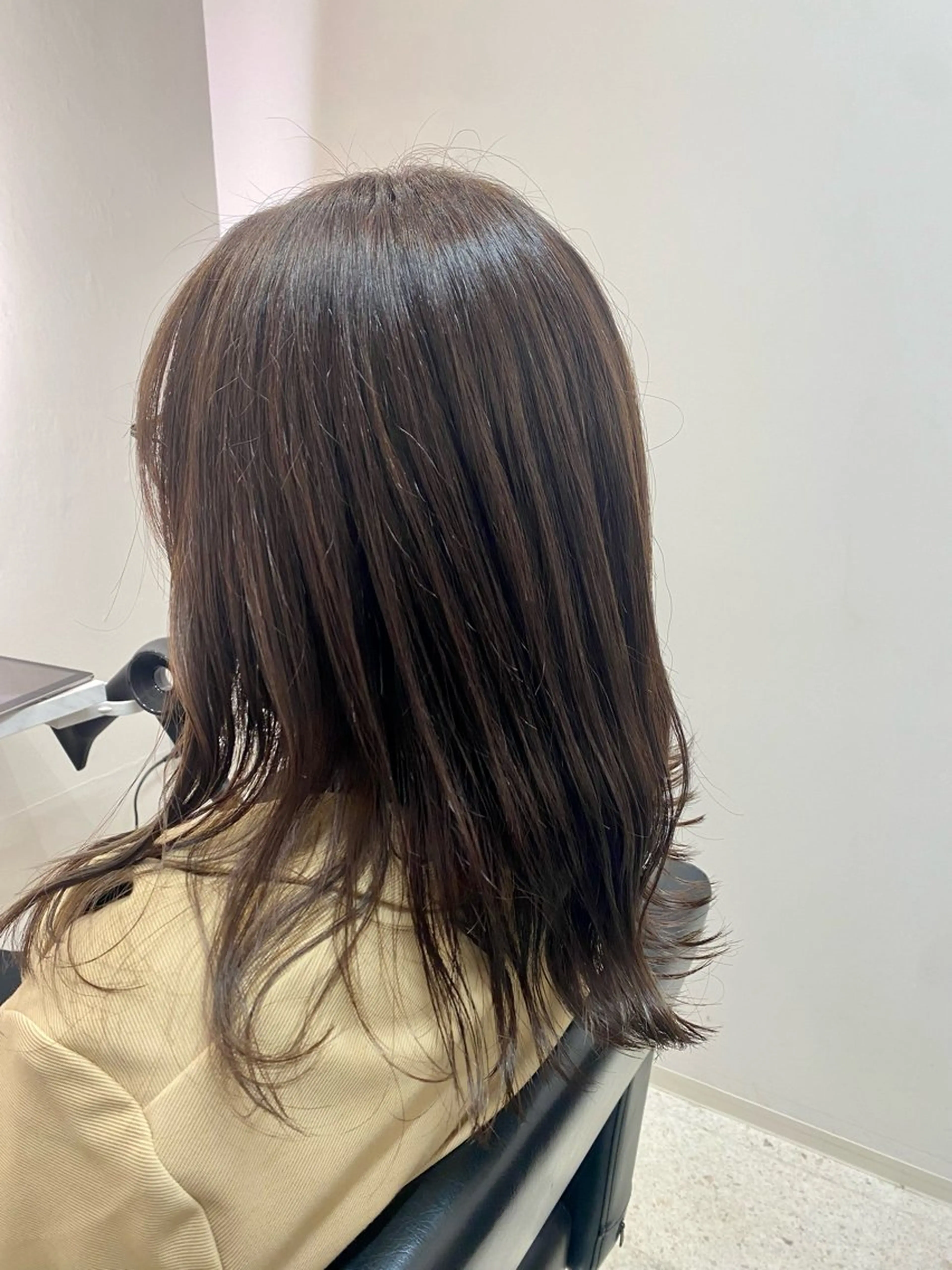 セミロング カラー ブラウンカラー 韓国🇰🇷艶髪 ケアカラーSHURIのヘアスタイル