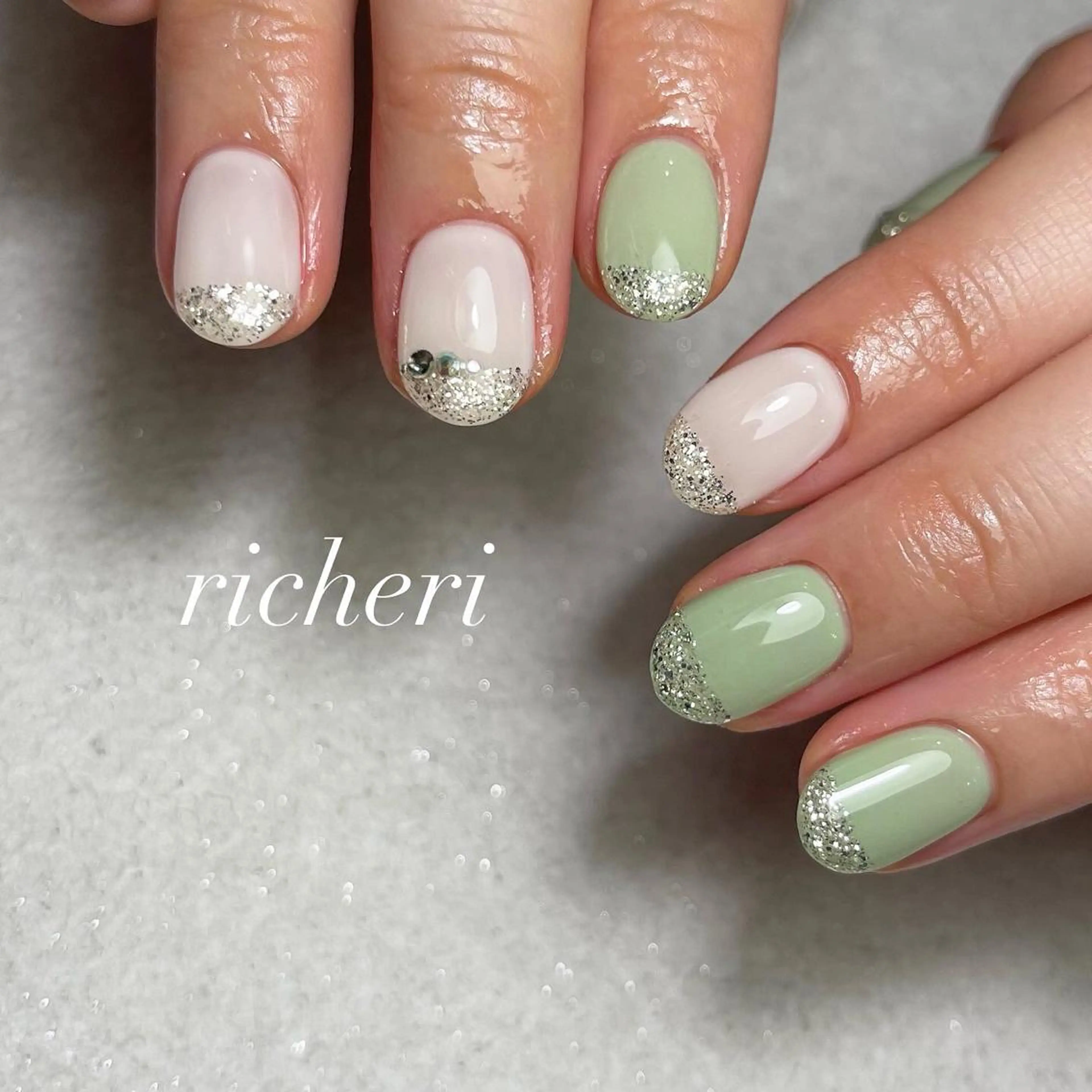ネイル アートネイル フレンチネイル ジェルネイル グリーン ラメ(グリッター) richeri beautyのネイルデザイン