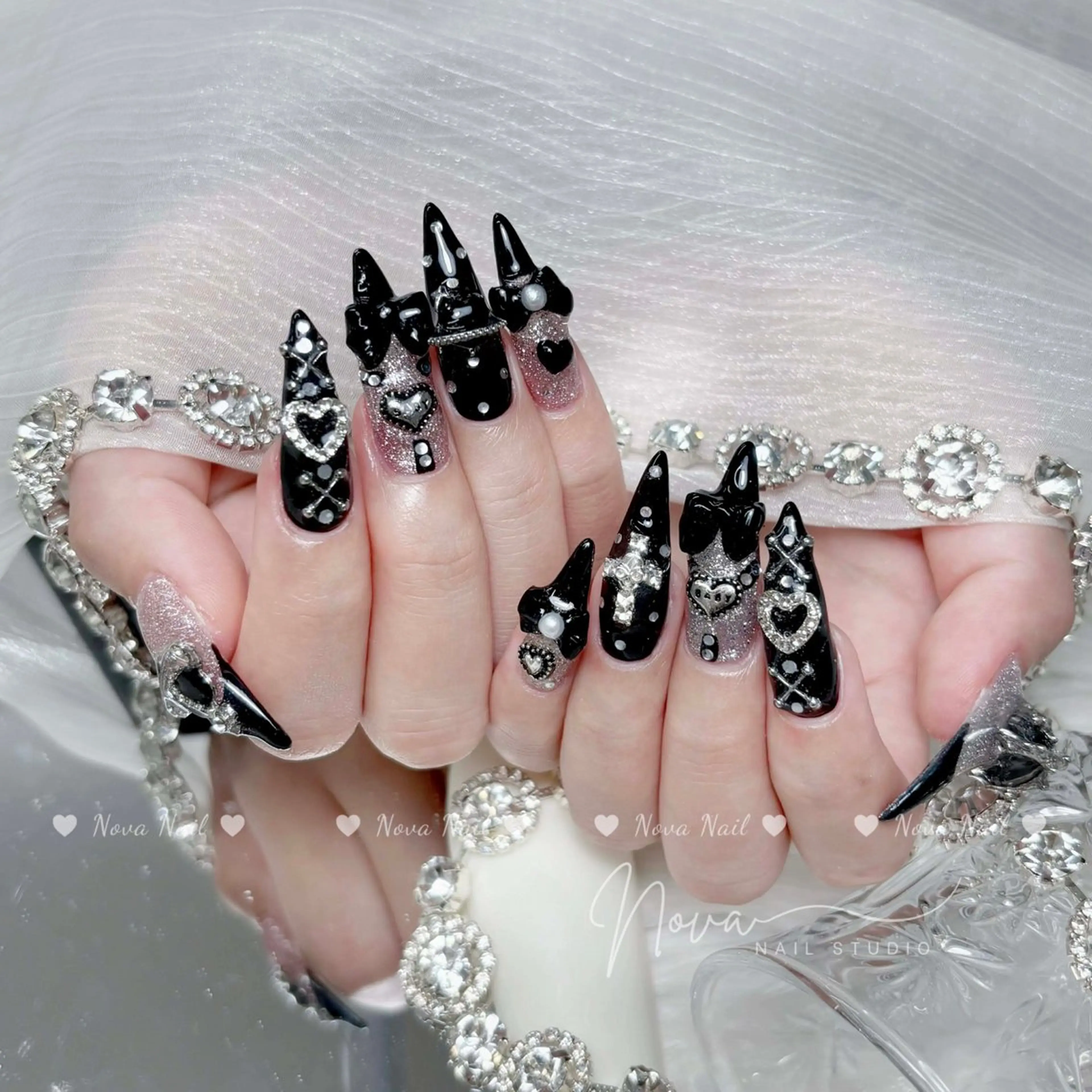 ネイル フラワーネイル ぷっくりネイル シンプルネイル ハンドネイル ハンドケア Nova Nail Nambaのネイルデザイン