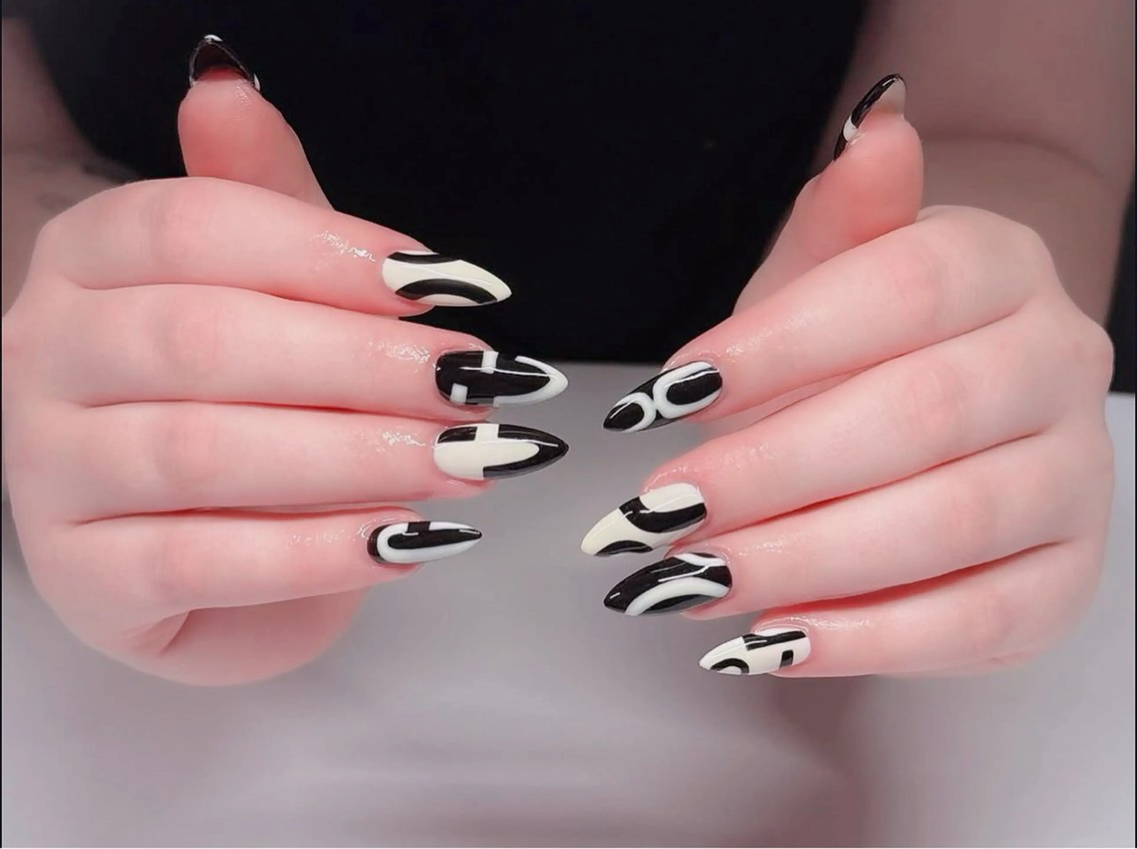 ネイル フレンチネイル ジェルネイル ガラスフレンチ ハロウィン ハート ハンドネイル H.baby Nail Salonのネイルデザイン