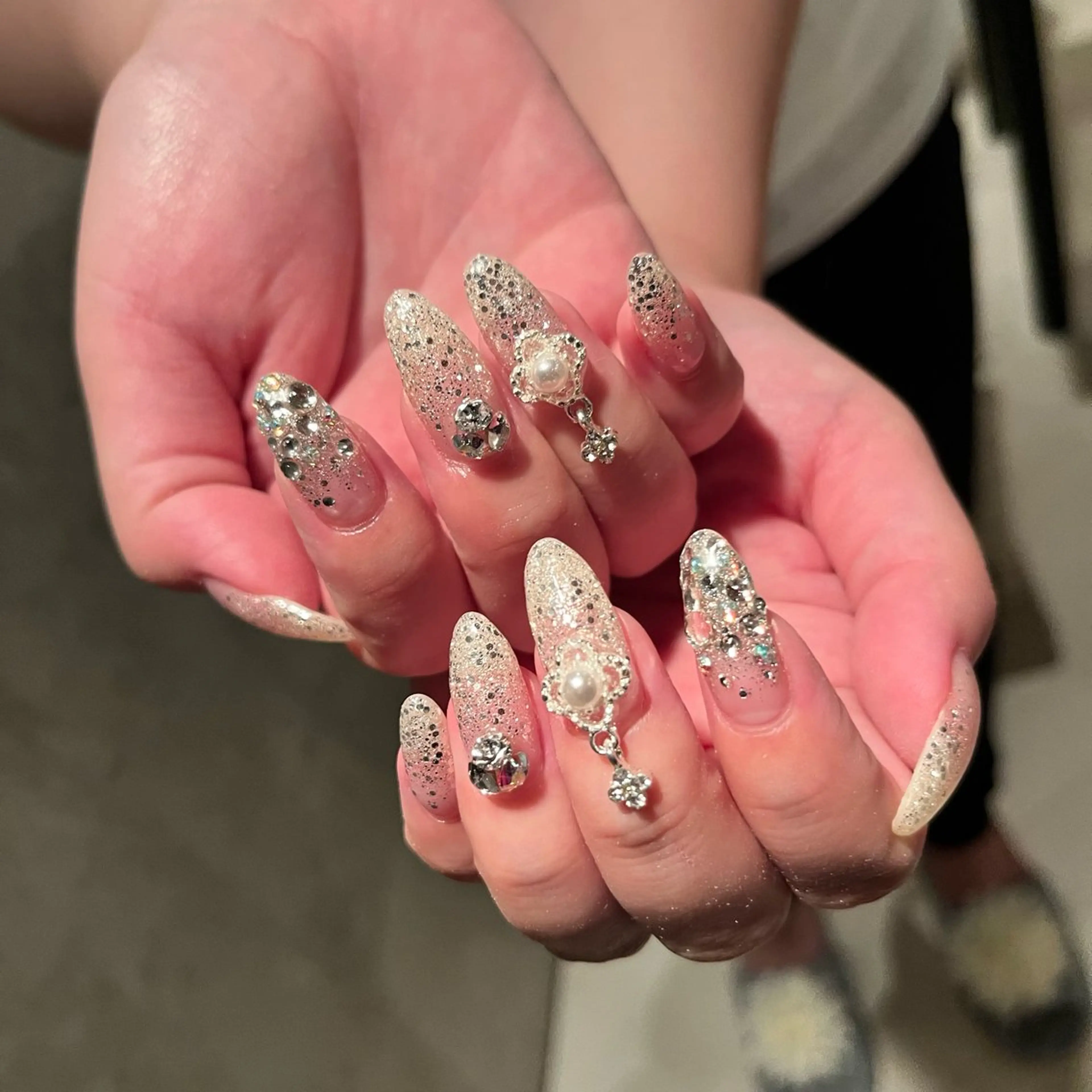 ネイル アートネイル グラデーション キラキラネイル ラメ(グリッター) ラメグラデーション ハンドネイル DariL Ayaのネイルデザイン