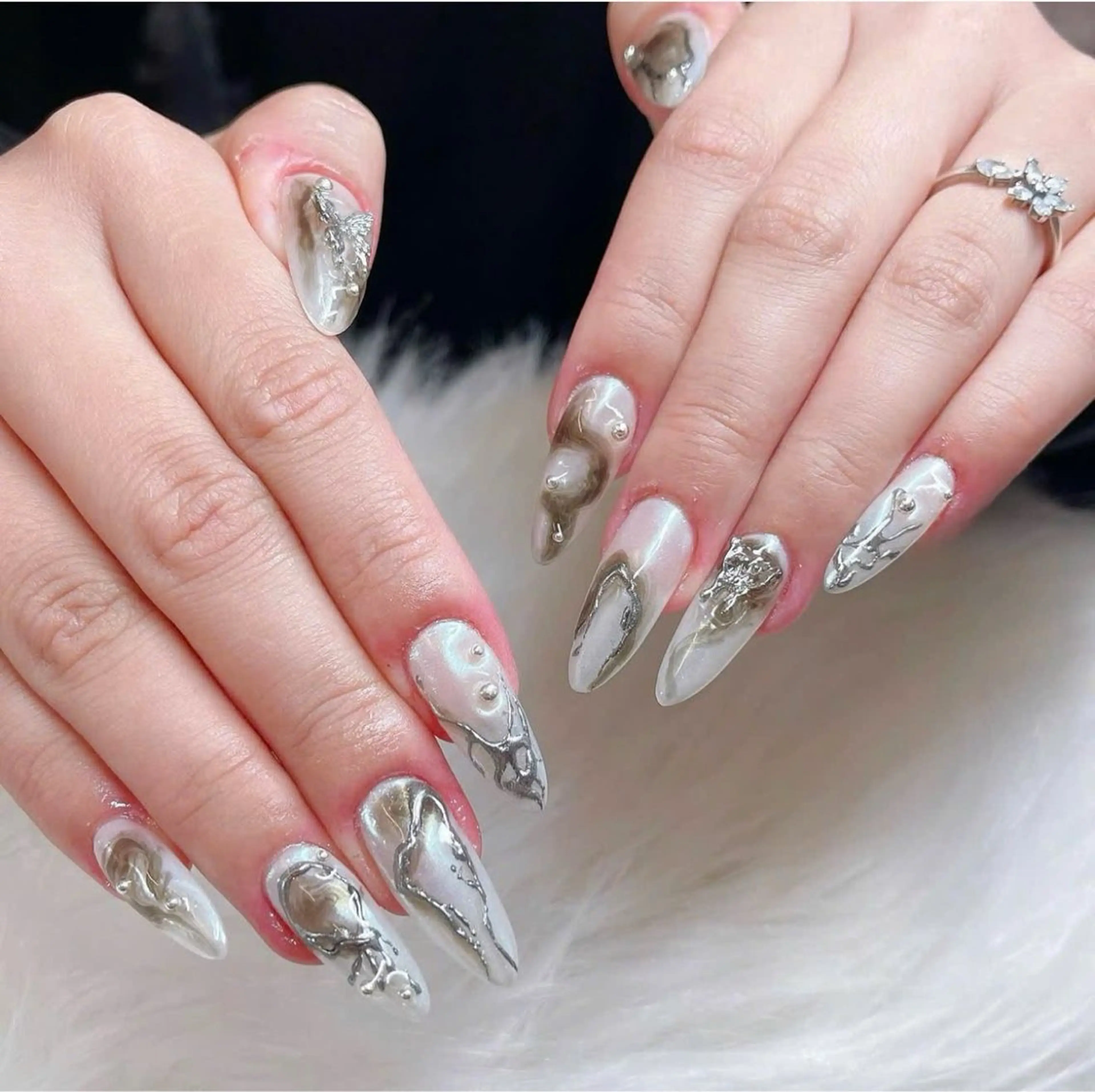 ネイル フラッシュネイル フレンチネイル グラデーション キラキラネイル 韓国ネイル Lina nail所属・Luna 池袋のネイルデザイン