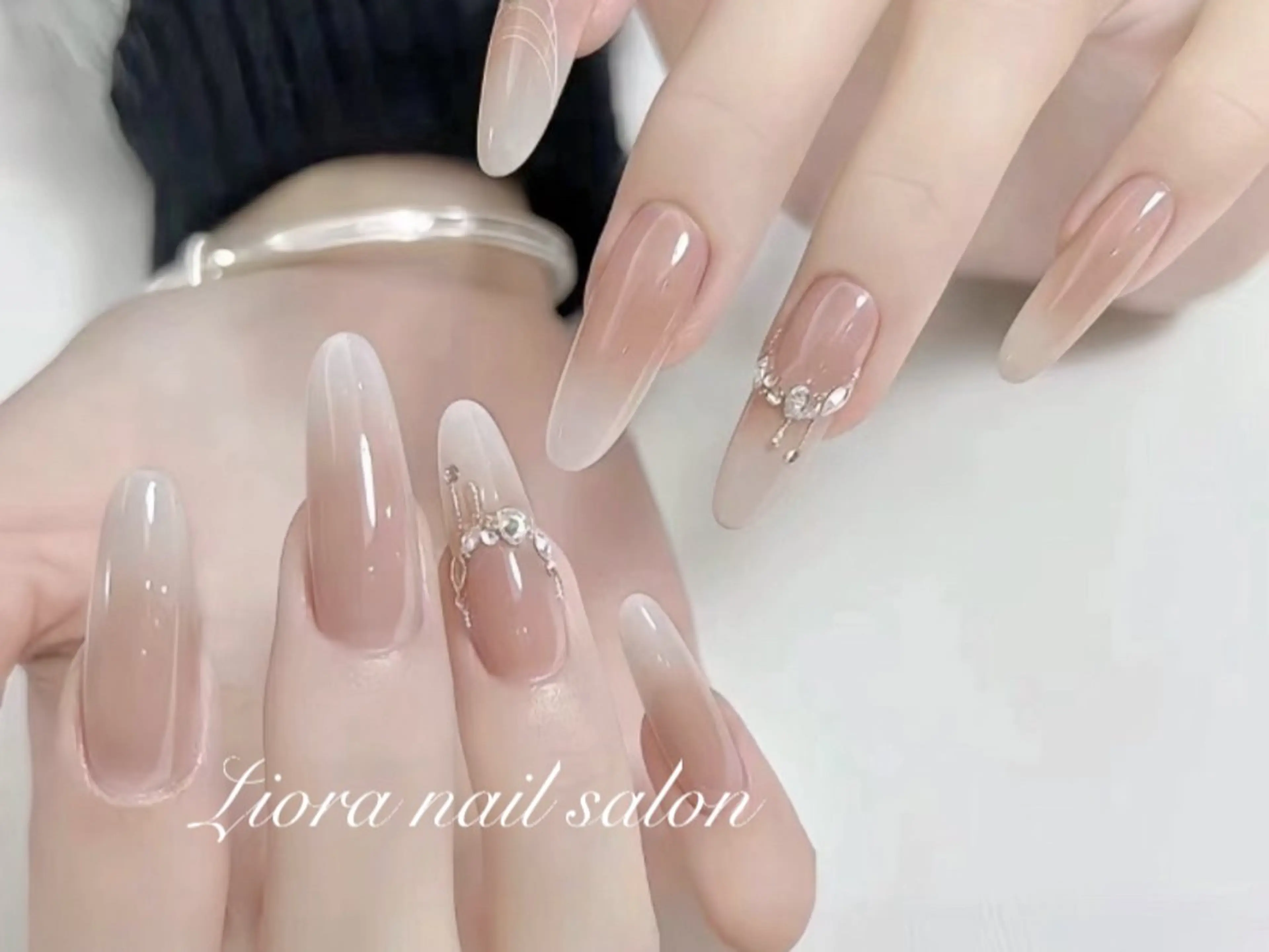 ネイル アートネイル フレンチネイル ジェルネイル ガーリー グラデーション ハンドネイル Liora nail 1のネイルデザイン