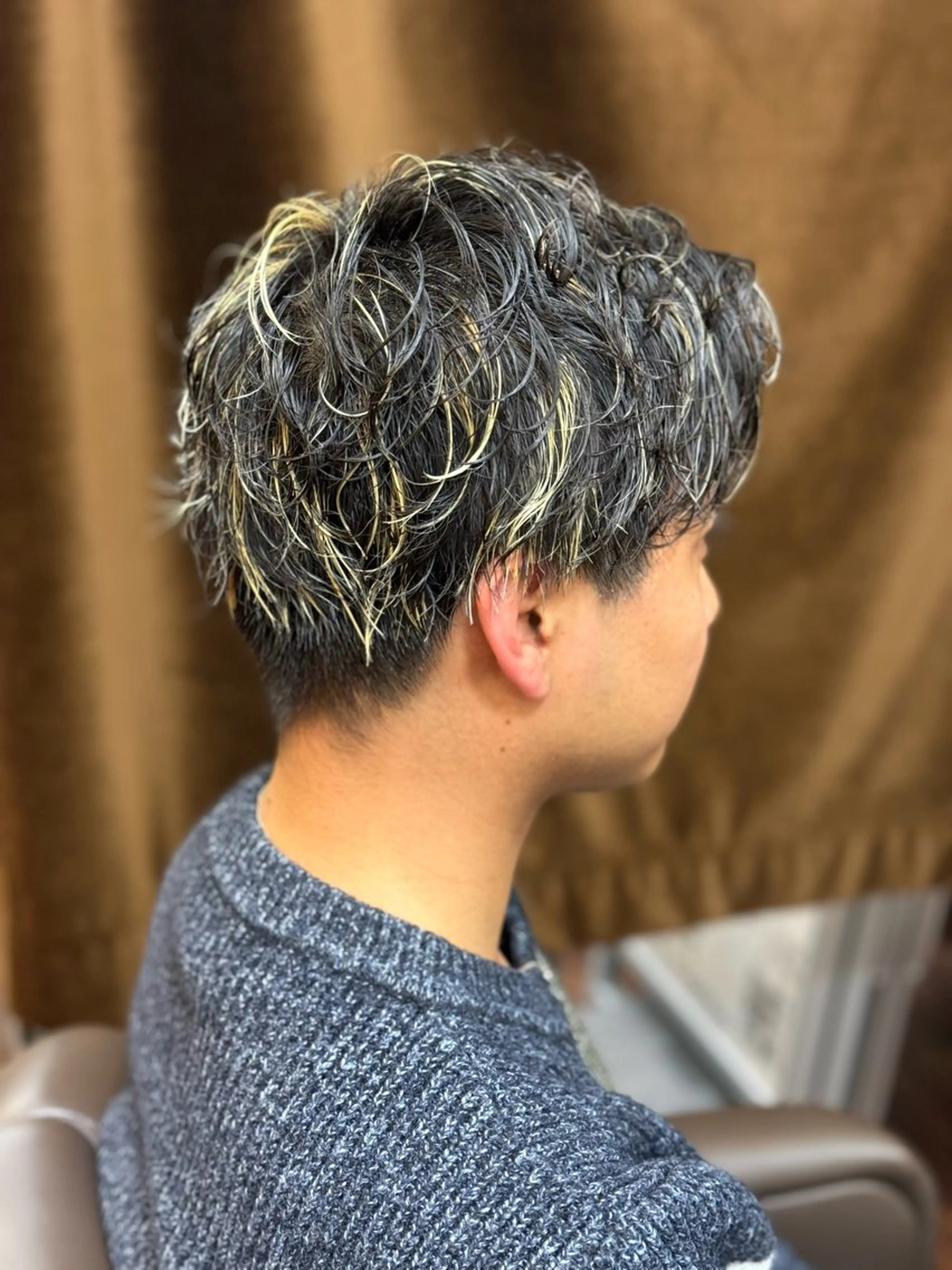 ショート カラー パーマ メンズ メンズメッシュ メッシュ カット ヘッドスパ ヘアセット 牧野 滉平のヘアスタイル