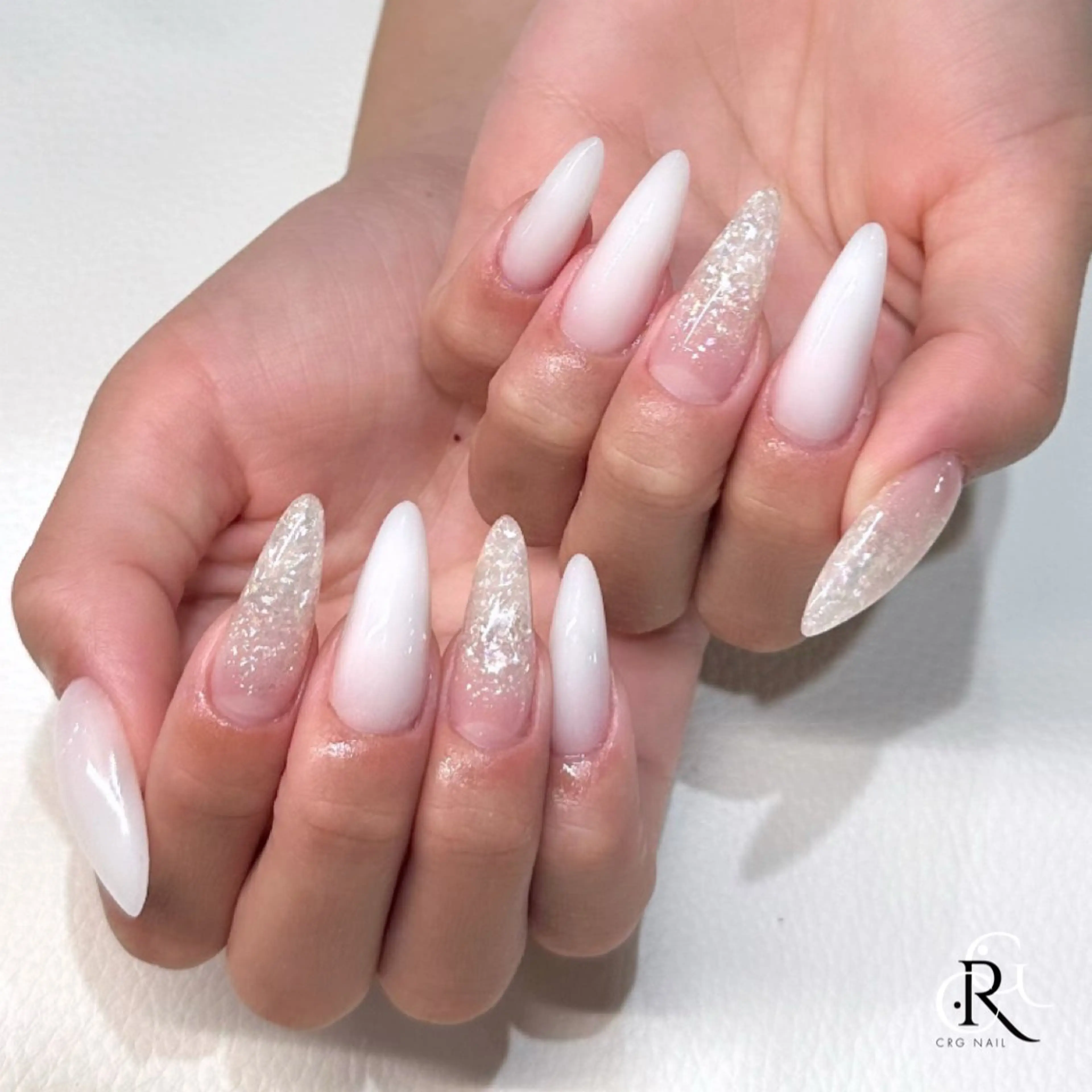 ネイル ラメ(グリッター) ホワイト ハンドネイル 美フォルム✨ CRG　RURIのネイルデザイン