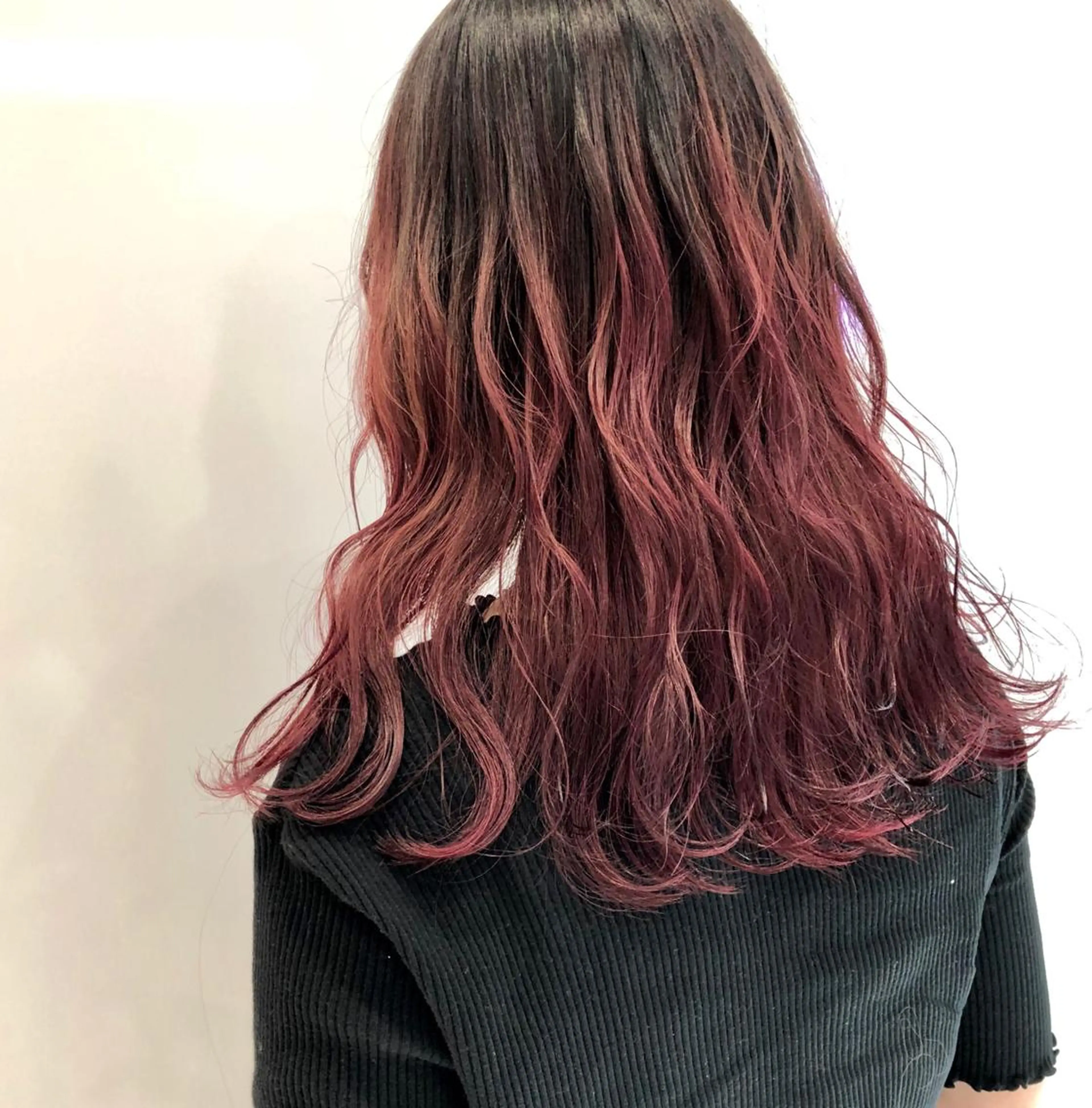 ロング カラー グラデーションカラー レッドカラー ヘアカラー keen吉祥寺所属・相川 愛実のヘアスタイル