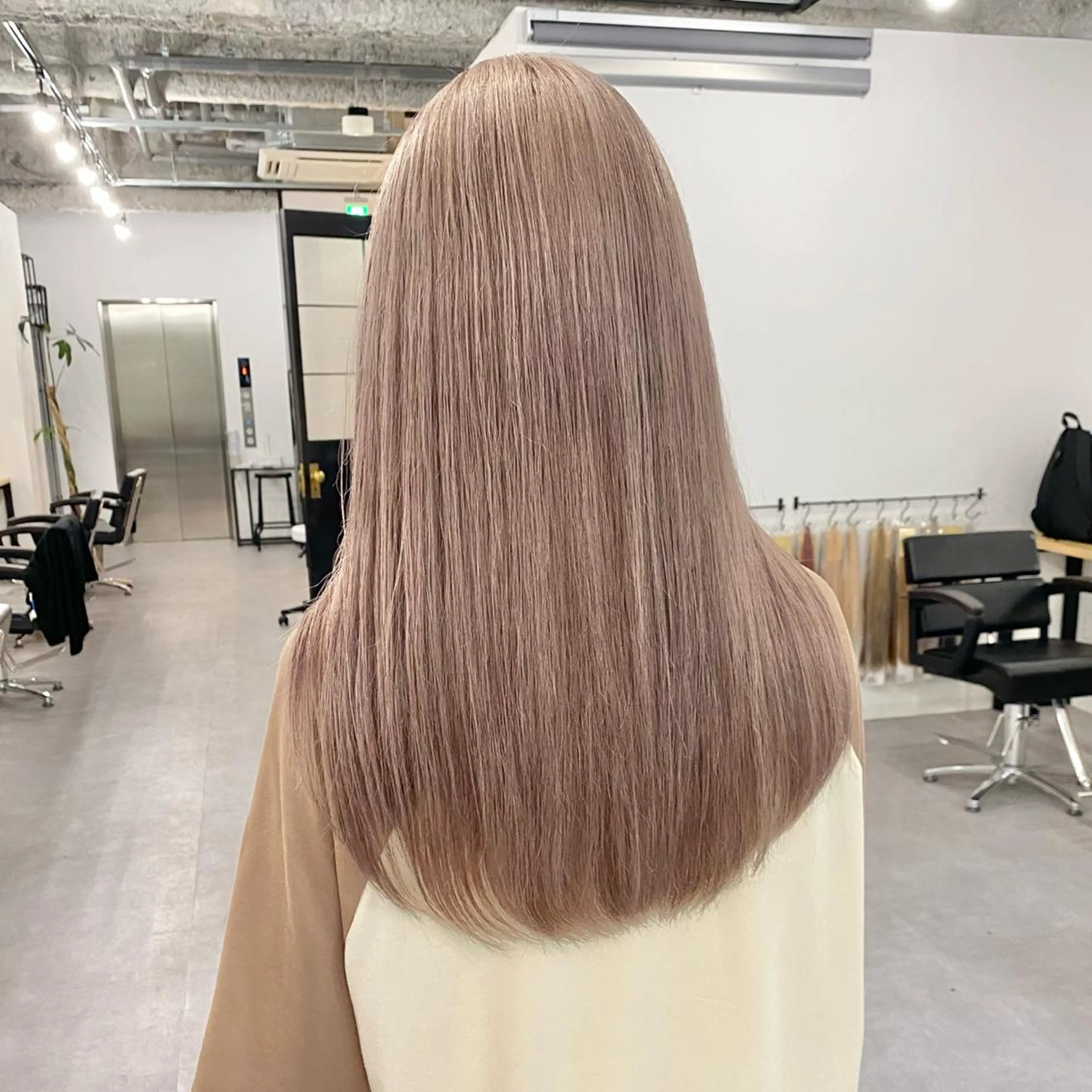 カラー グレージュ ミルクティーグレージュ ヘアカラー i'll 髪質改善 淀屋橋 大阪【イル】所属・エクステ/ブリーチ tasukuのヘアスタイル