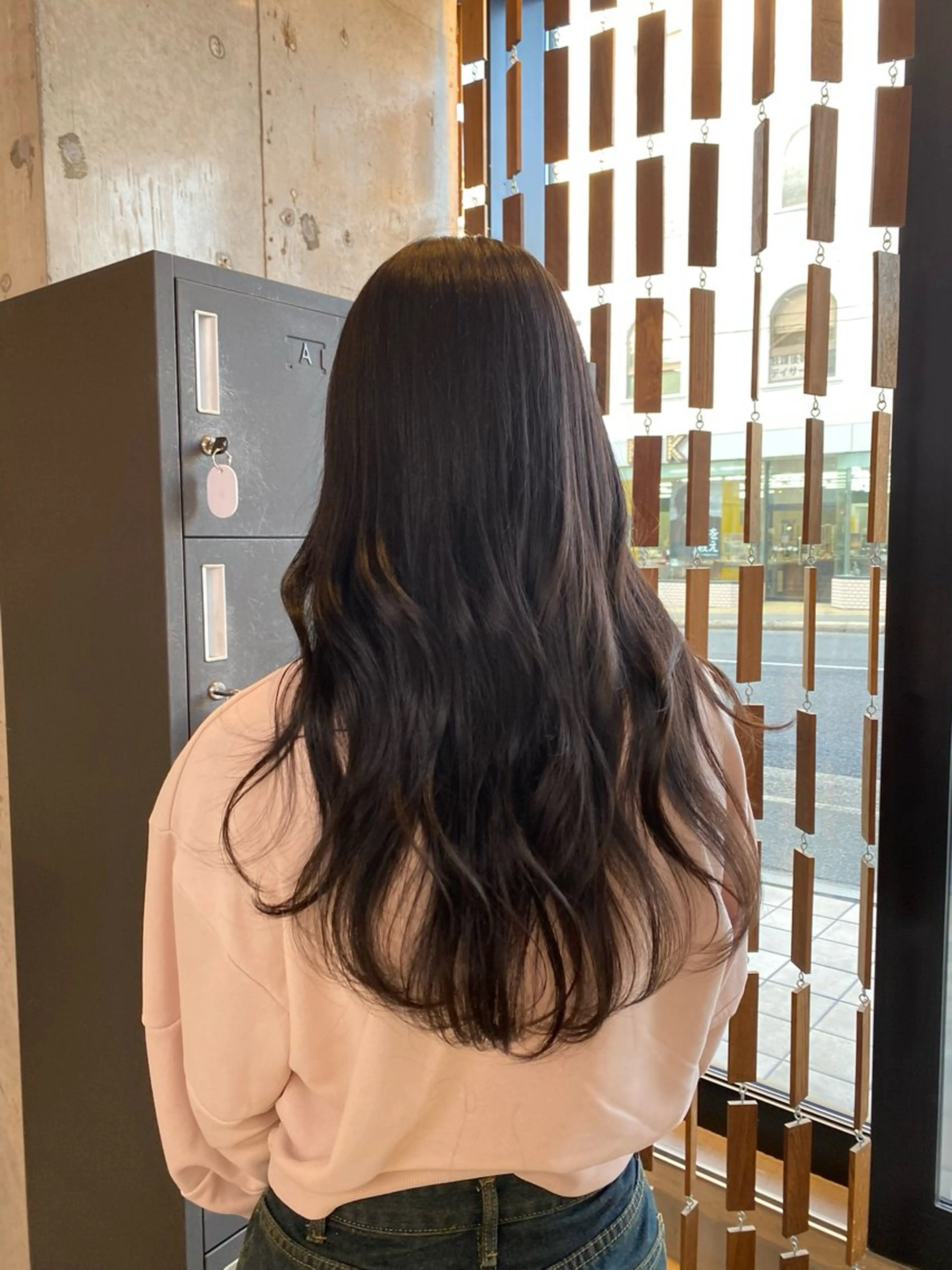 ロング カラー 佐々木 彩乃のヘアスタイル