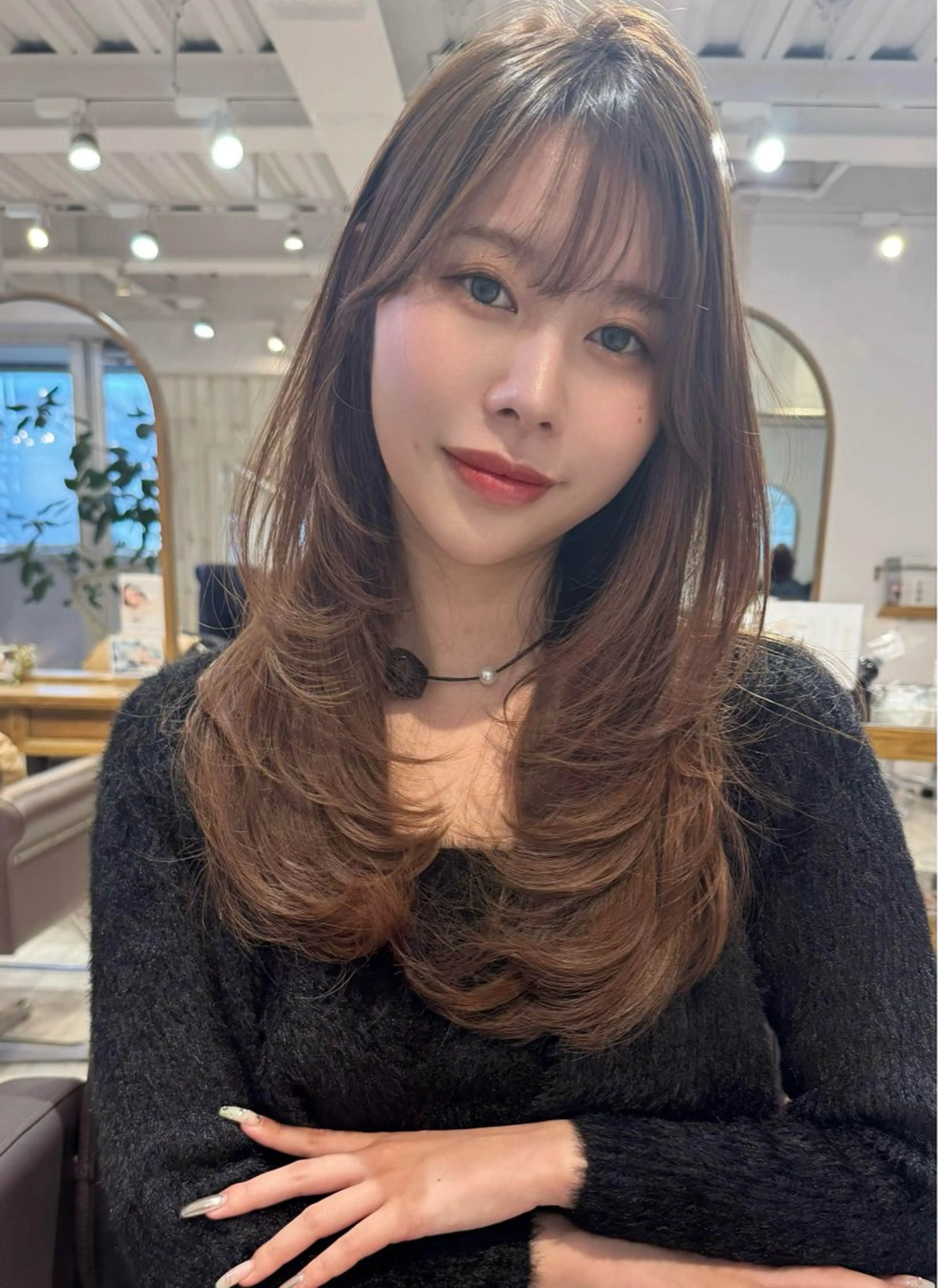 ロング カラー ロングレイヤー 顔まわりレイヤー ハッシュカット レイヤーカット ロング カット ヘアカラー トリートメント レイヤーカット、 大人可愛い　中村美羅のヘアスタイル