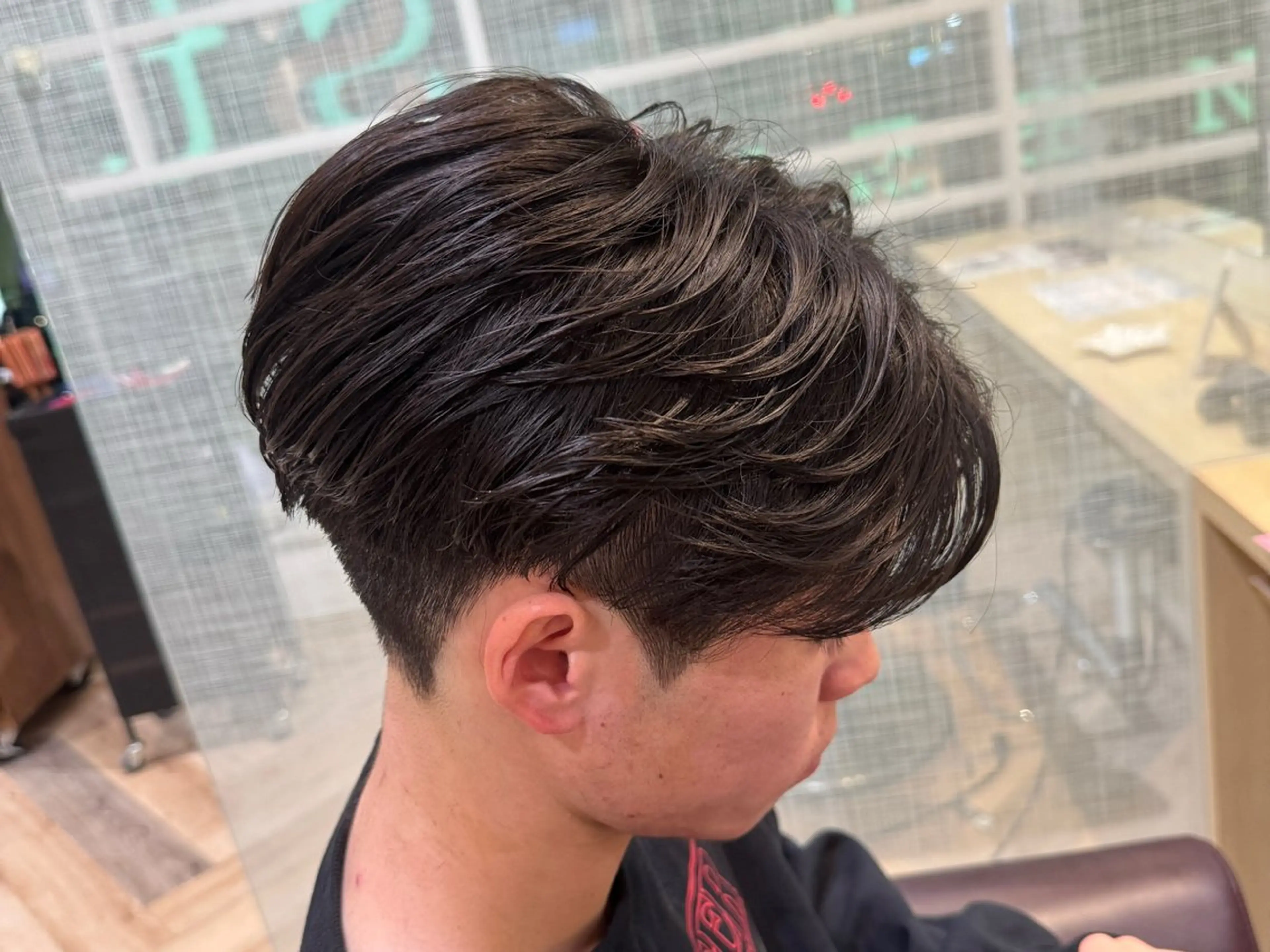 ショート パーマ メンズ フェザーパーマ メンズパーマ メンズ特化/ センターパート/八谷のヘアスタイル