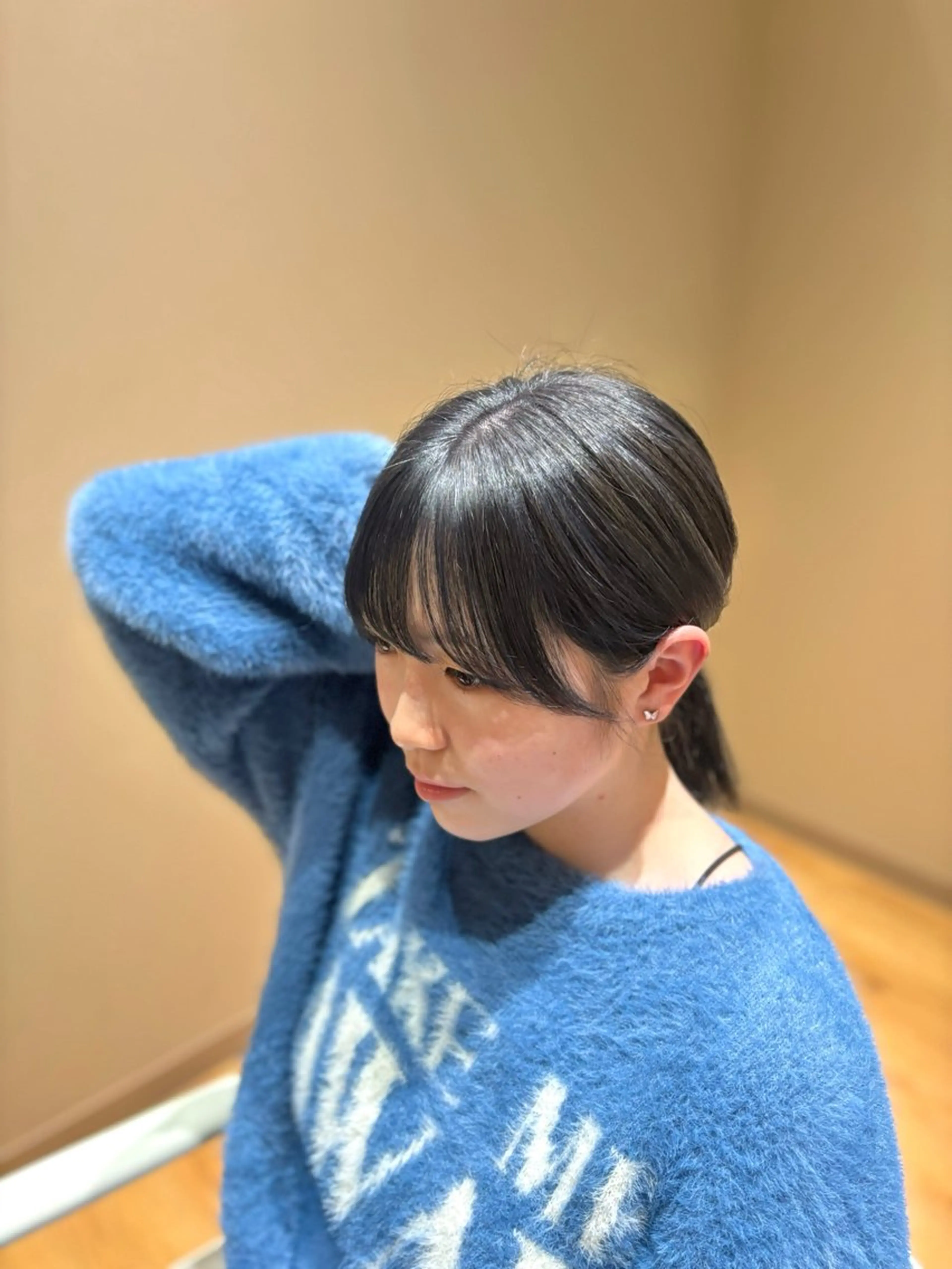 ミディアム カラー アッシュ アッシュグレー 透明感カラー 顔周りカット サイドバング カット ヘアカラー miwa♡暖色カラー 盛れる顔周り.ヘアメのヘアスタイル