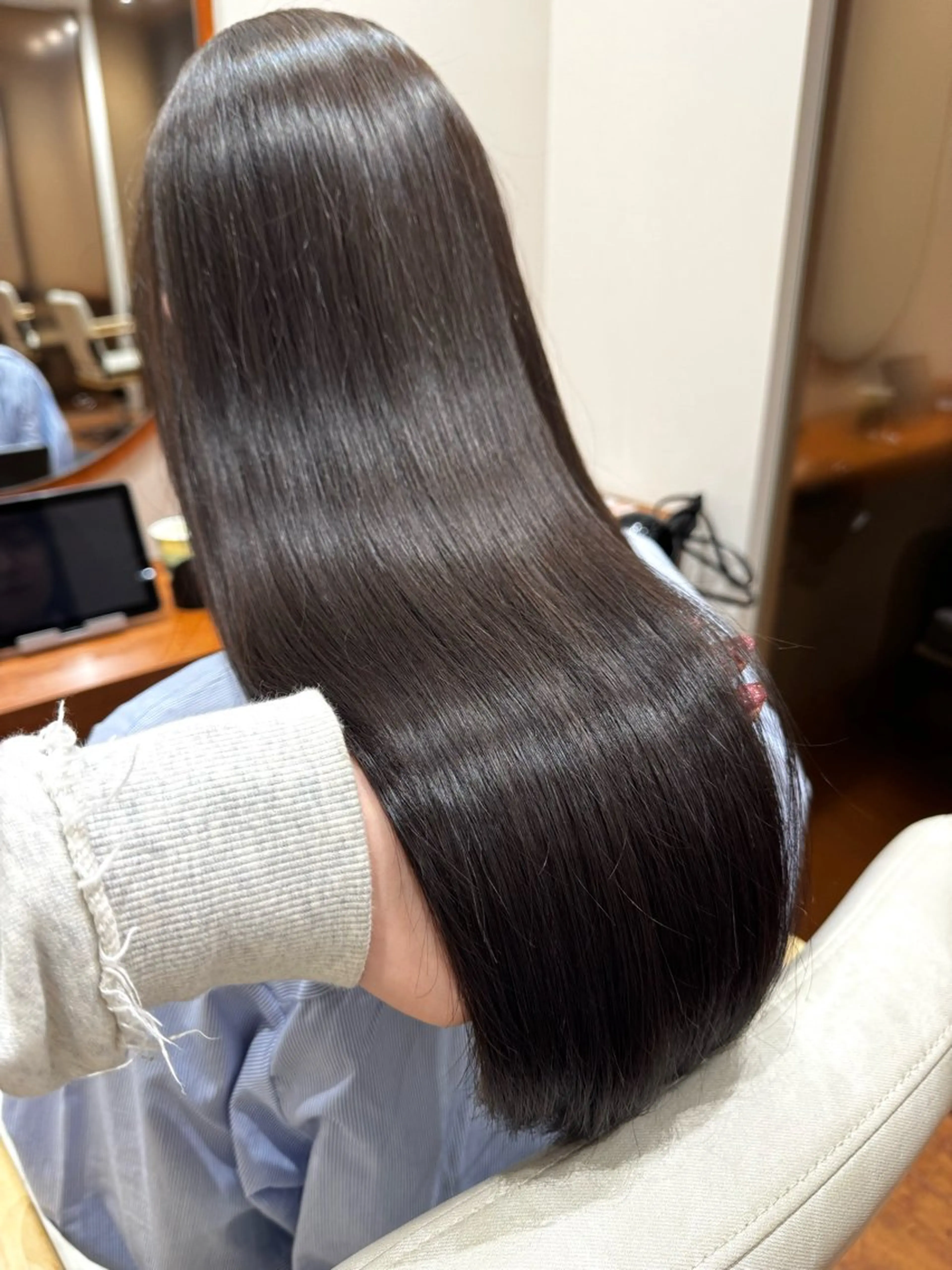 【ミディアム​〜​ロング専用】小顔カット×透明感カラー×Aujua 3step トリートメント🉐🫧の写真