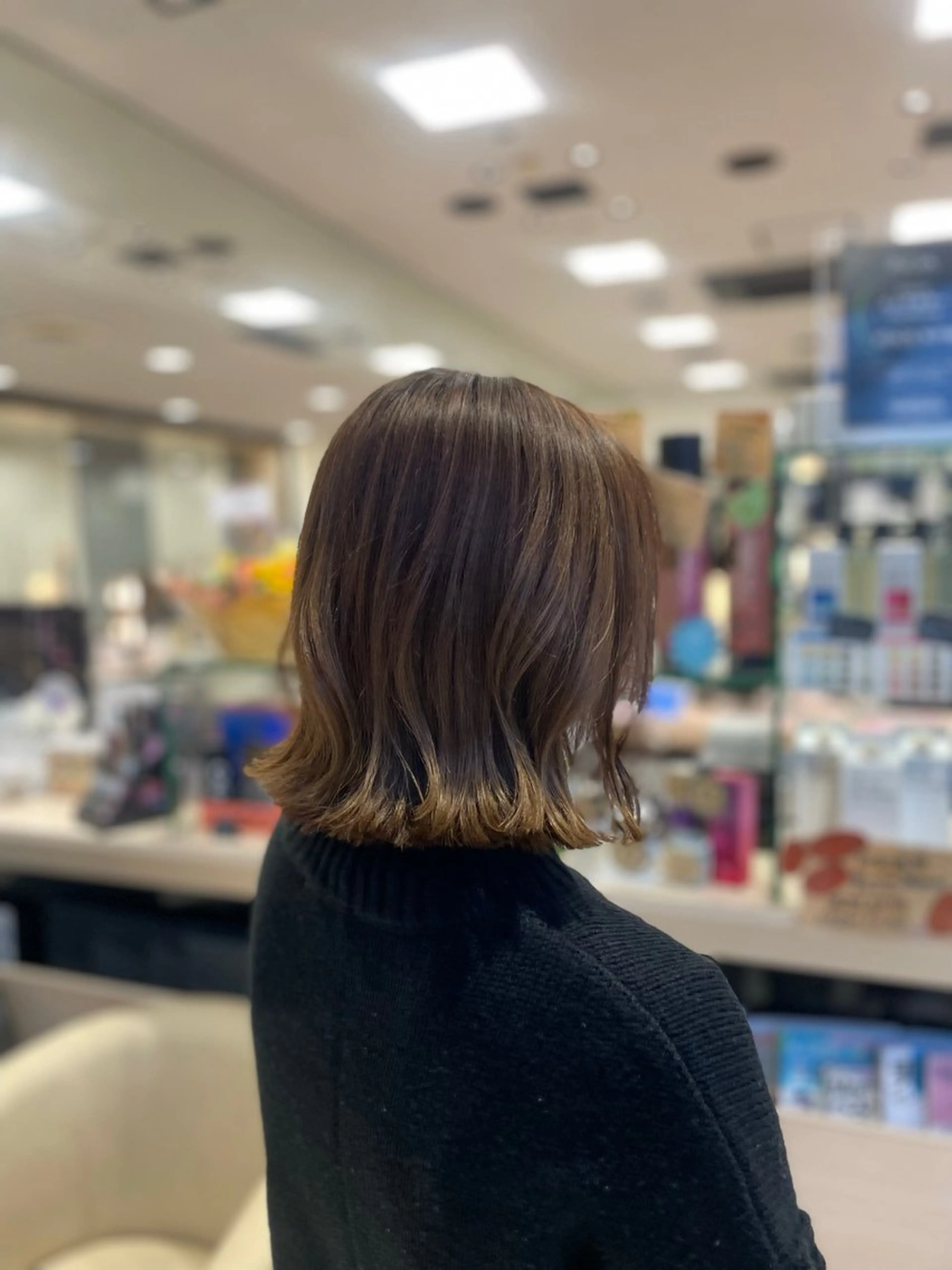 ミディアム 外ハネヘア カット クロスパーマ/うる艶 カラー/Kurumiのヘアスタイル