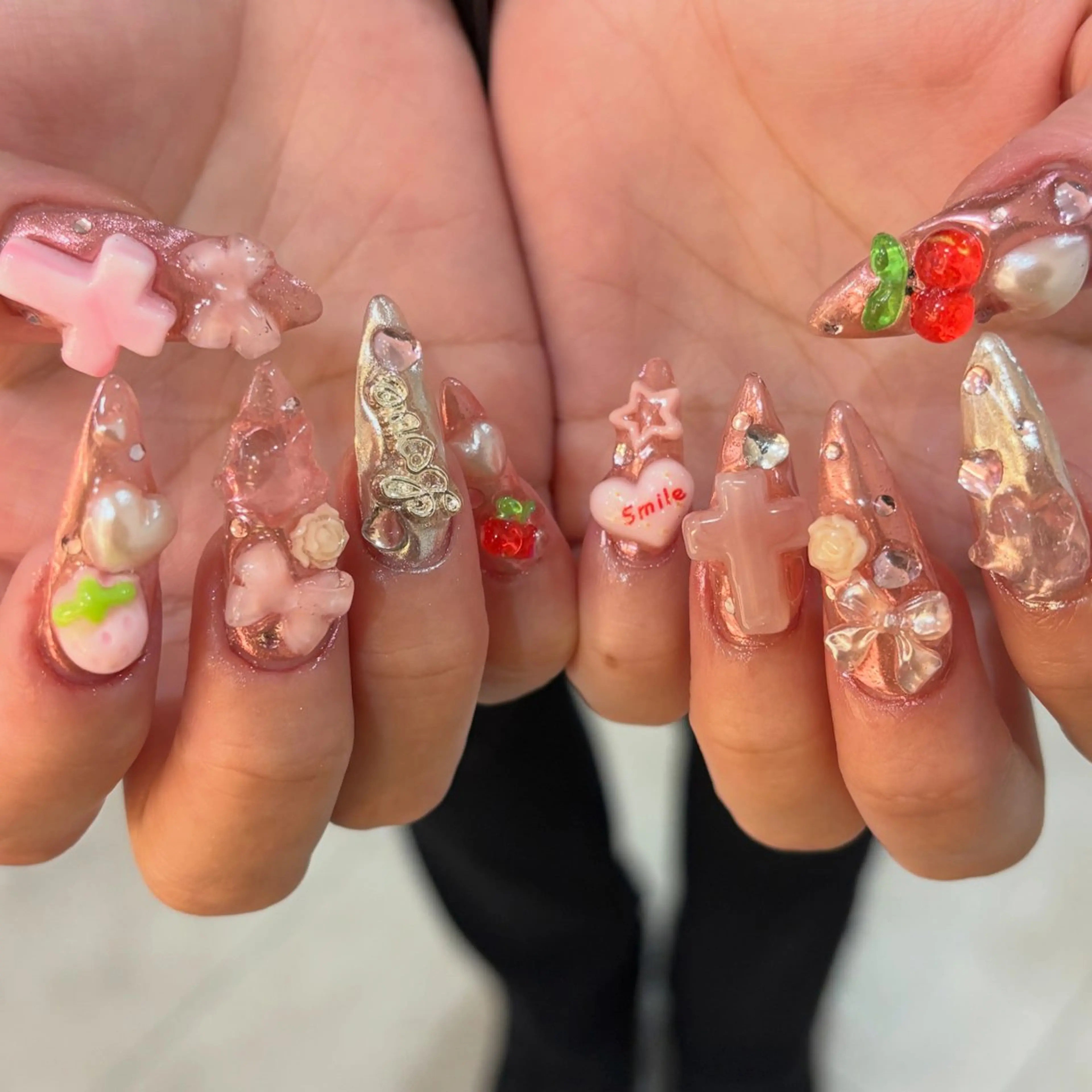 ネイル ハンドネイル フットネイル 栗田 ゆう子のネイルデザイン