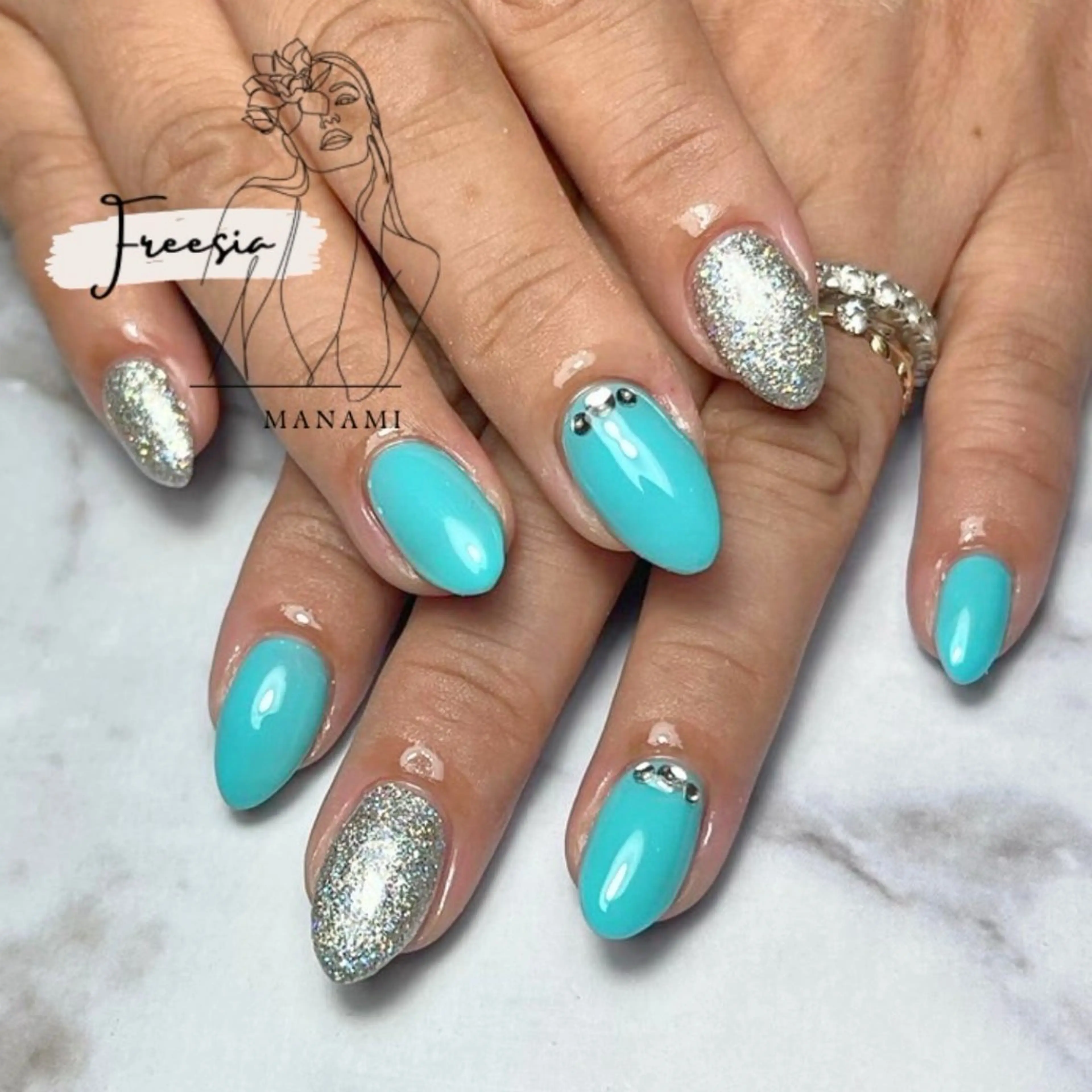 ネイル ブルー シルバー ストーンネイル 夏ネイル ハンドネイル freesia Manamiのネイルデザイン