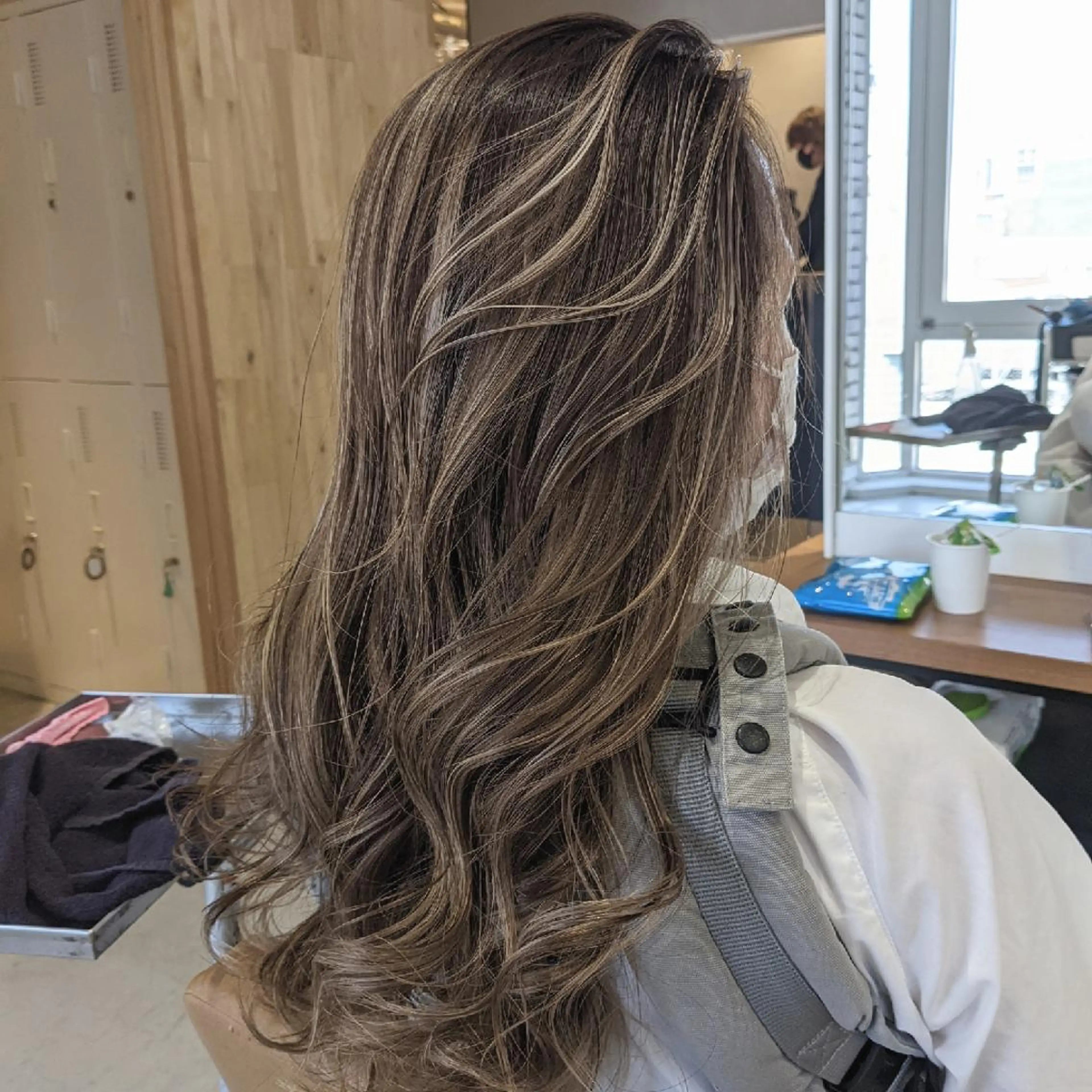 セミロング ハイライト ヘアカラー トリートメント nameless髪質 改善ブリーチ心斎橋のヘアスタイル