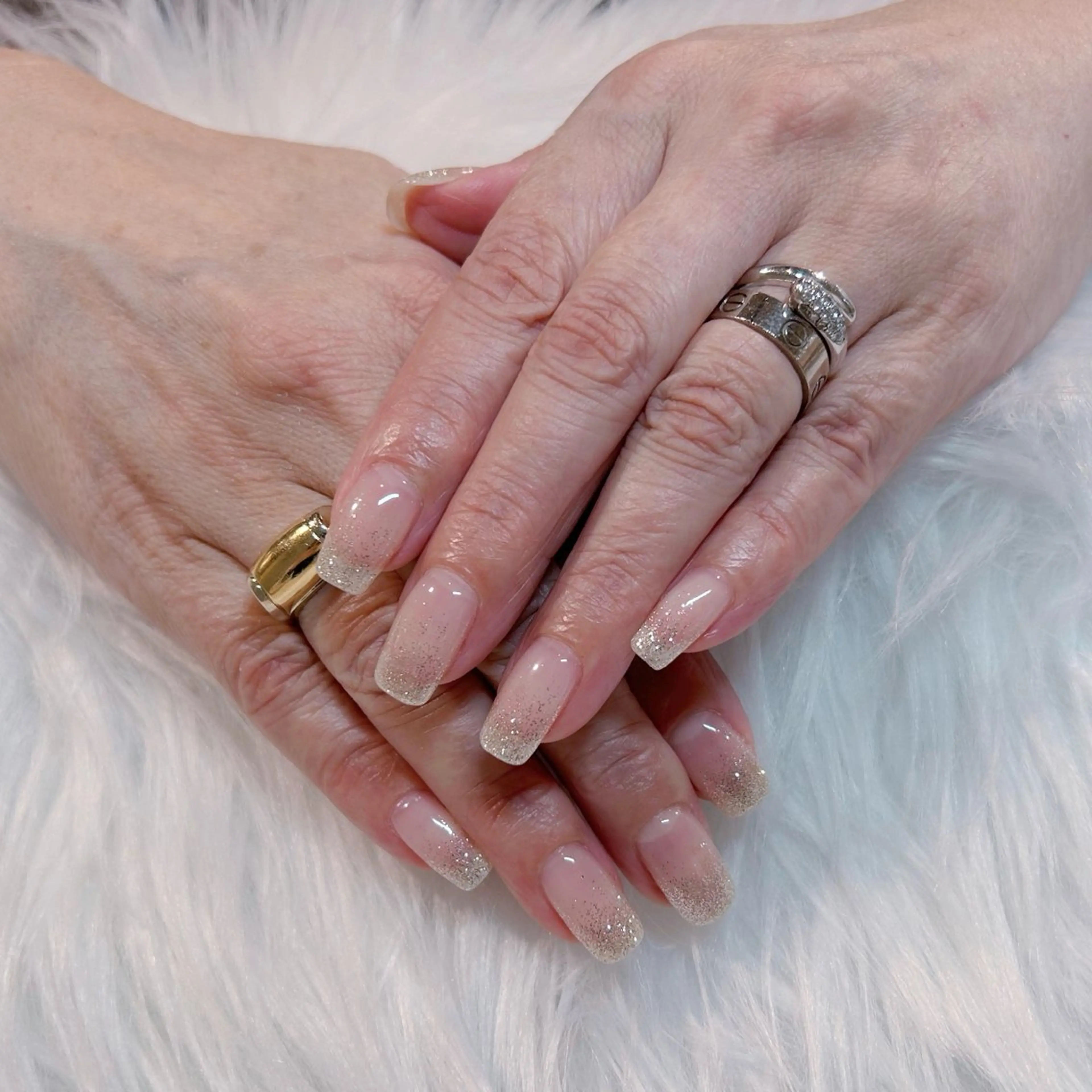 ネイル グラデーション ラメ(グリッター) ラメグラデーション ハンドネイル Neolive rita🐾Eimiのネイルデザイン