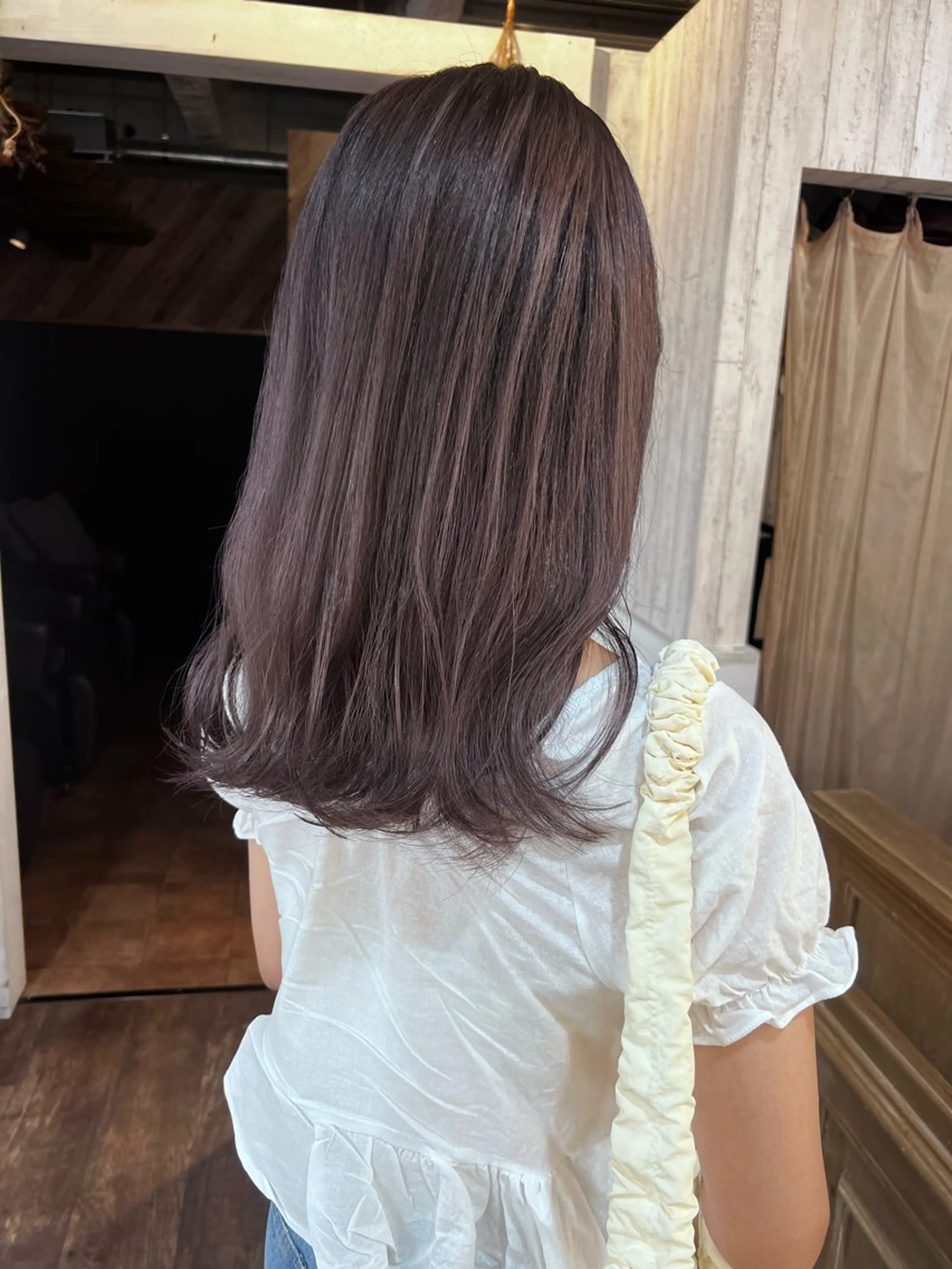 セミロング カラー 切りっぱなしボブ アディクシーカラー アッシュ ベージュカラー ブリーチ ヘアカラー ダブルカラー　/ インナーカラーMiiのヘアスタイル