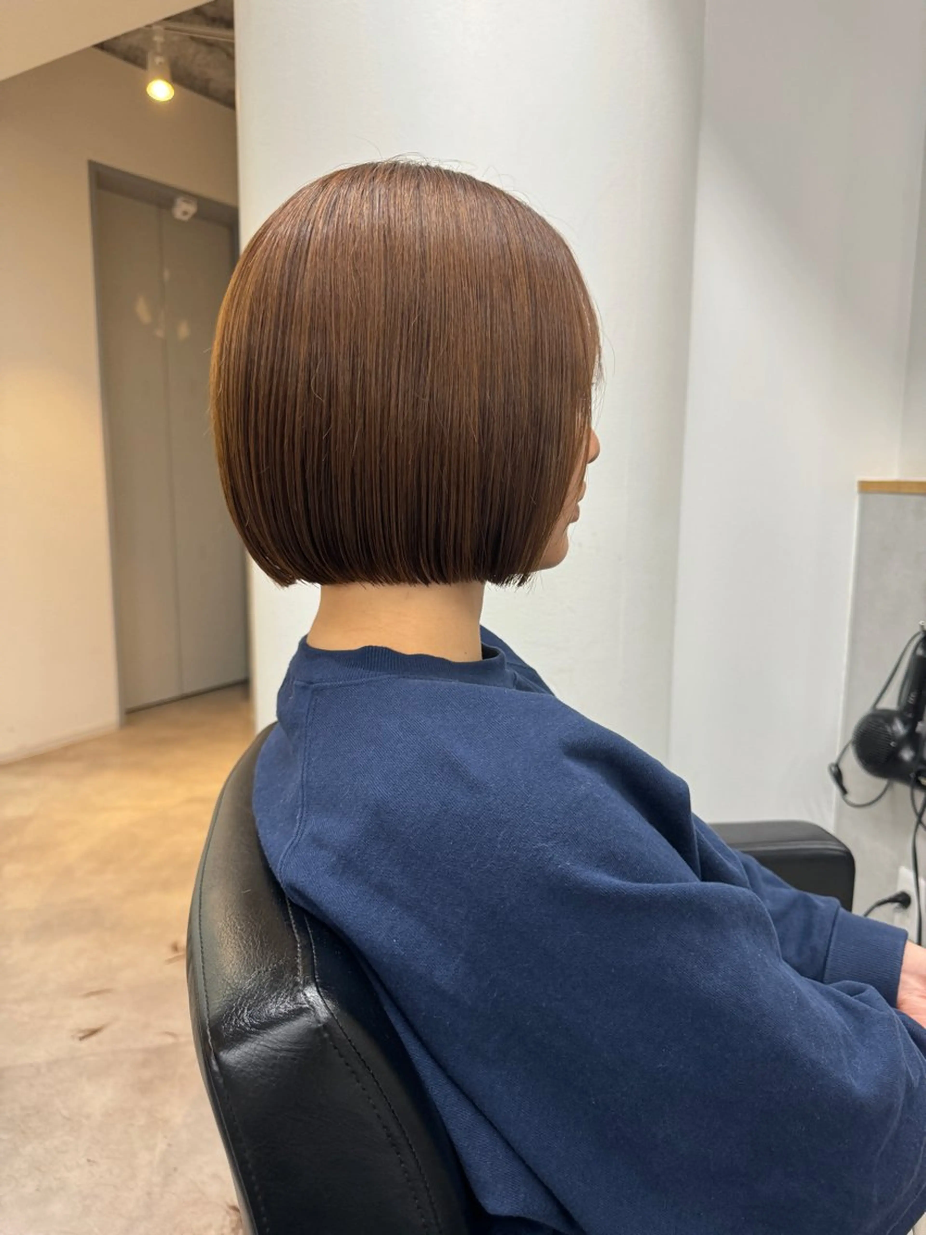 ショート laff 新宿所属・切りっぱなしボブ レイヤー/縮毛矯正のヘアスタイル