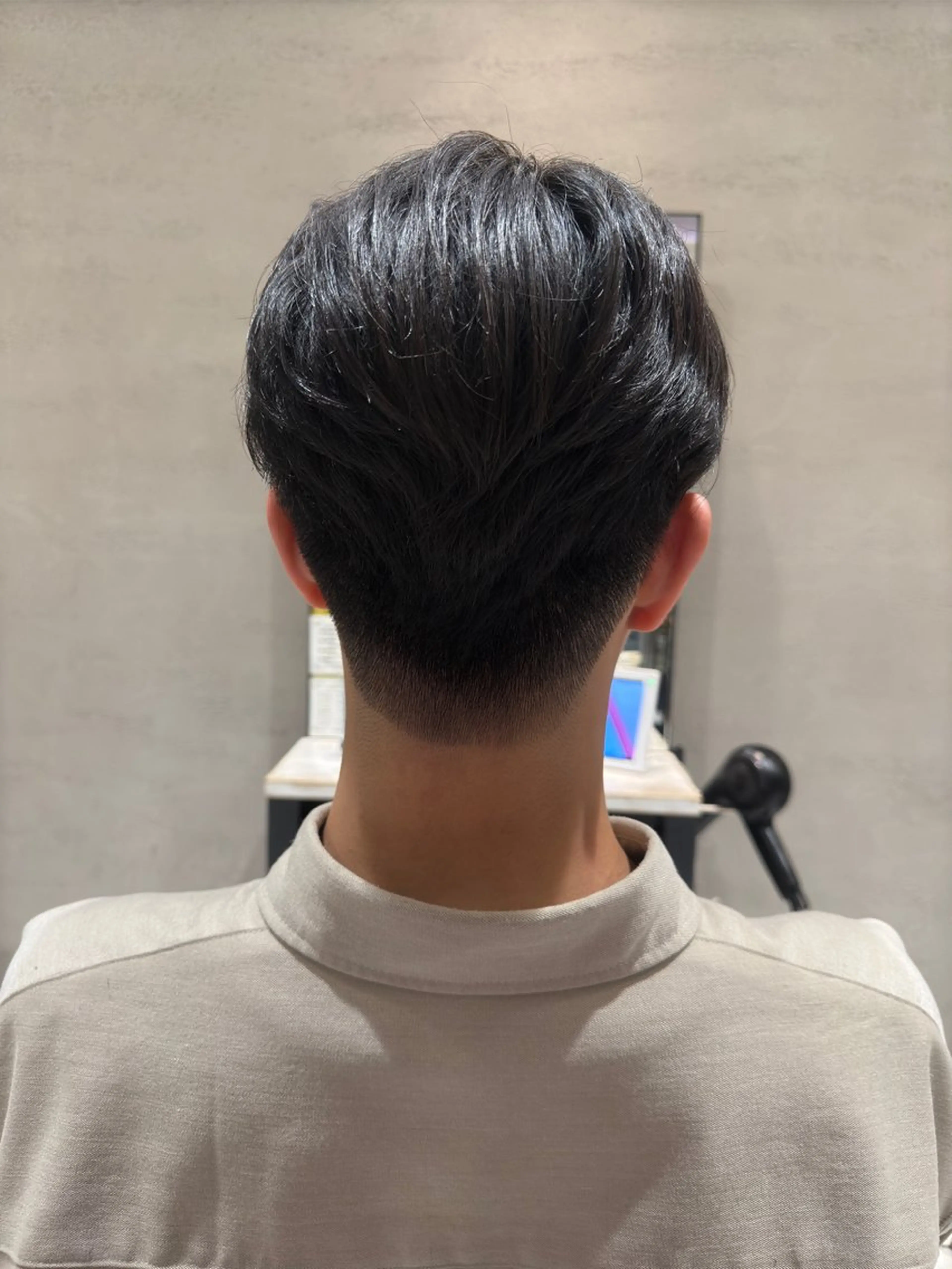 メンズ センターパート 刈り上げ カット 頭から整える美容師 松田のヘアスタイル