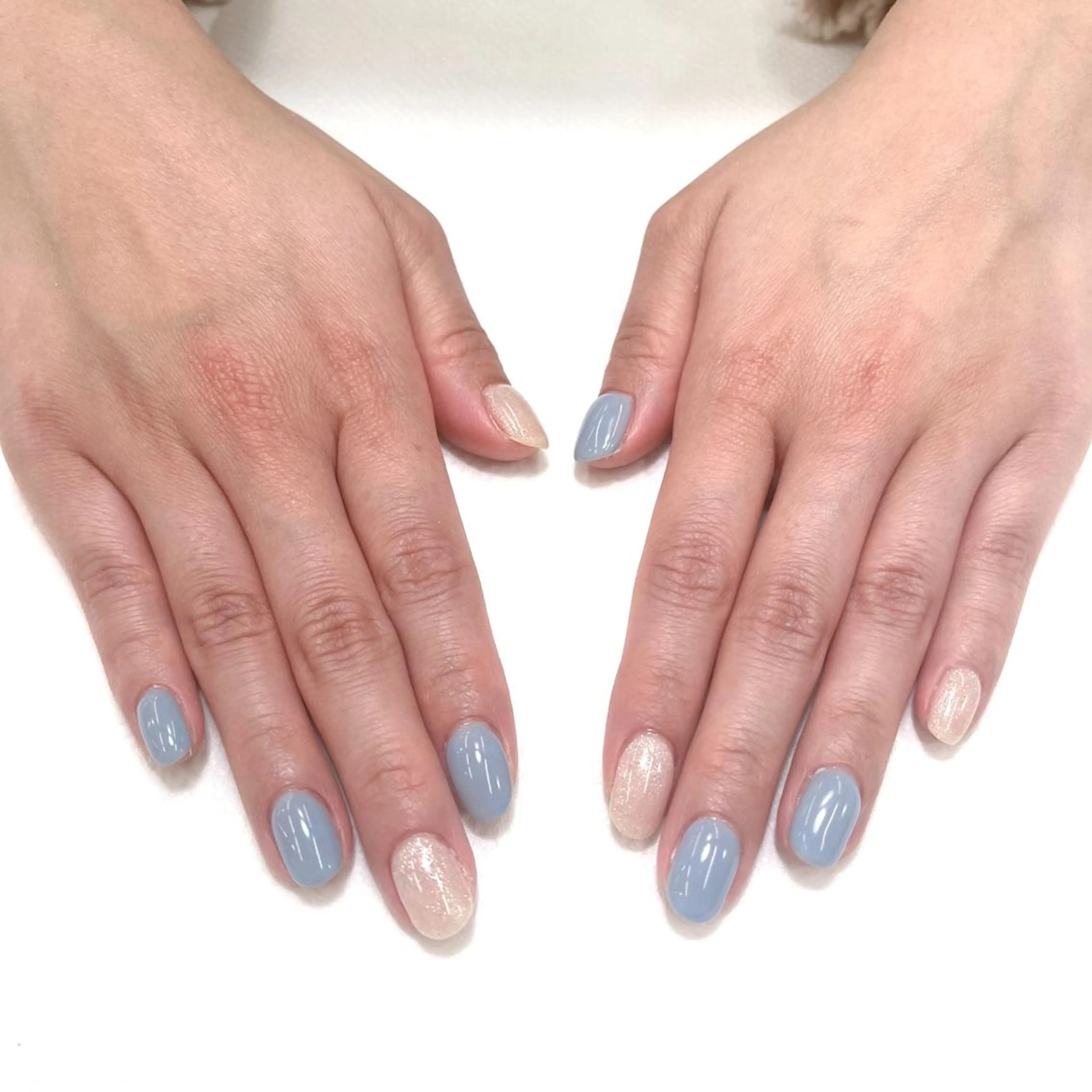 ネイル ラメ(グリッター) 水色 ホワイト 【MAXKELLY】 AOYAMAのネイルデザイン