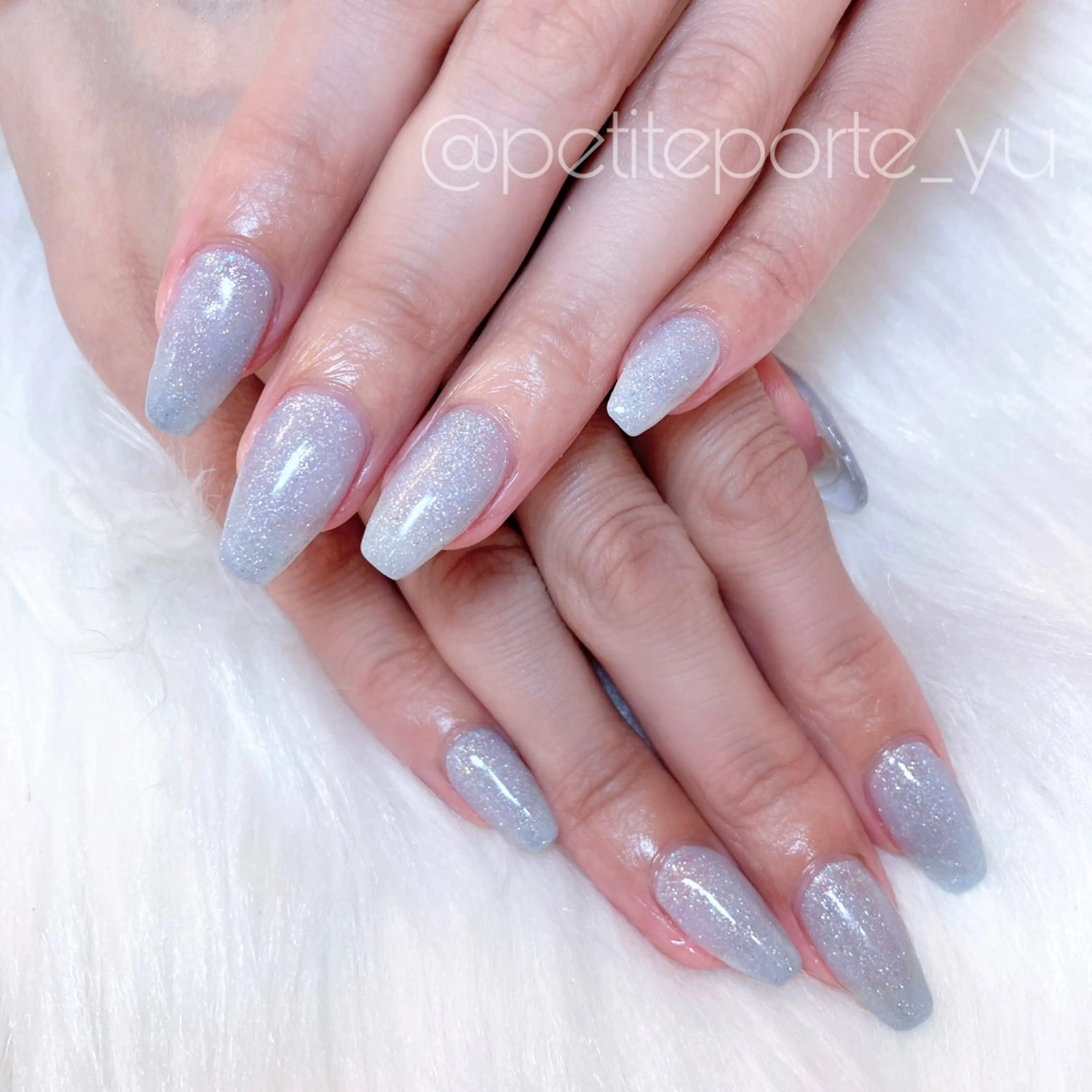 ネイル キラキラネイル ラメ(グリッター) 水色 ワンカラーネイル シンプルネイル ハンドネイル nailsalon petite porte所属・petite porteのネイルデザイン