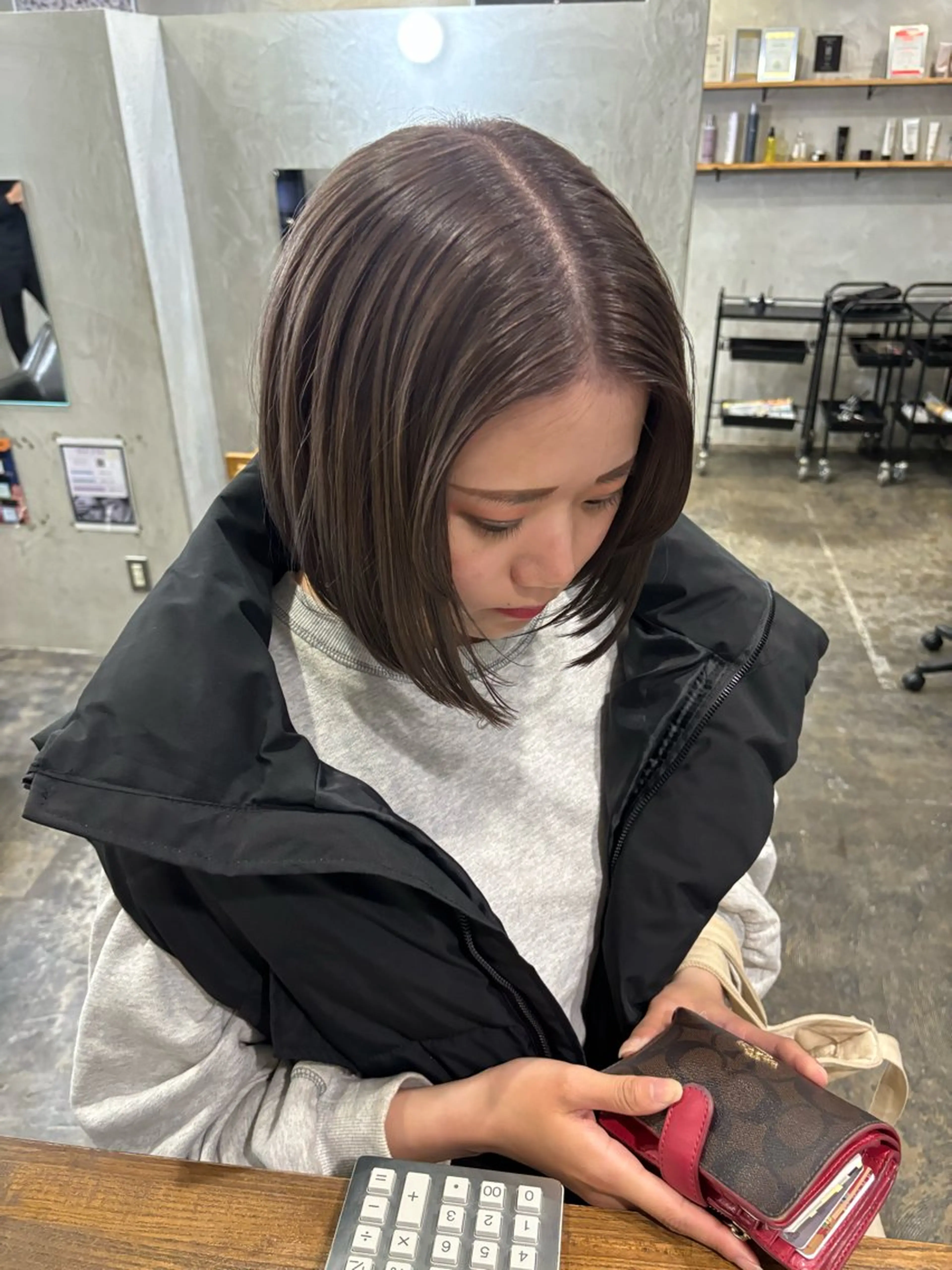カラー ベージュカラー シルバー MaisonHALU 松浦光咲のヘアスタイル