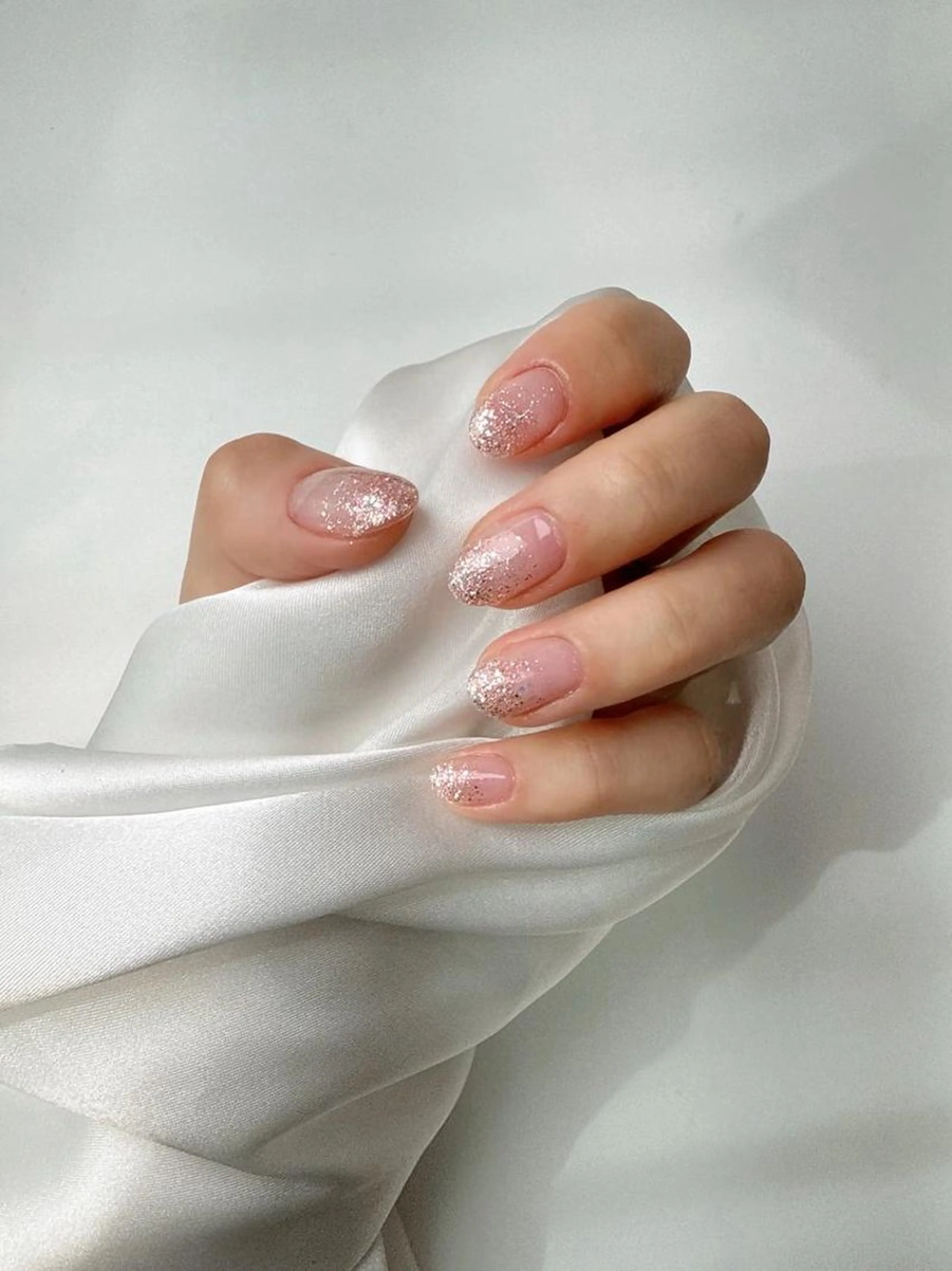 ハンドネイル　ラメクラデーションの写真