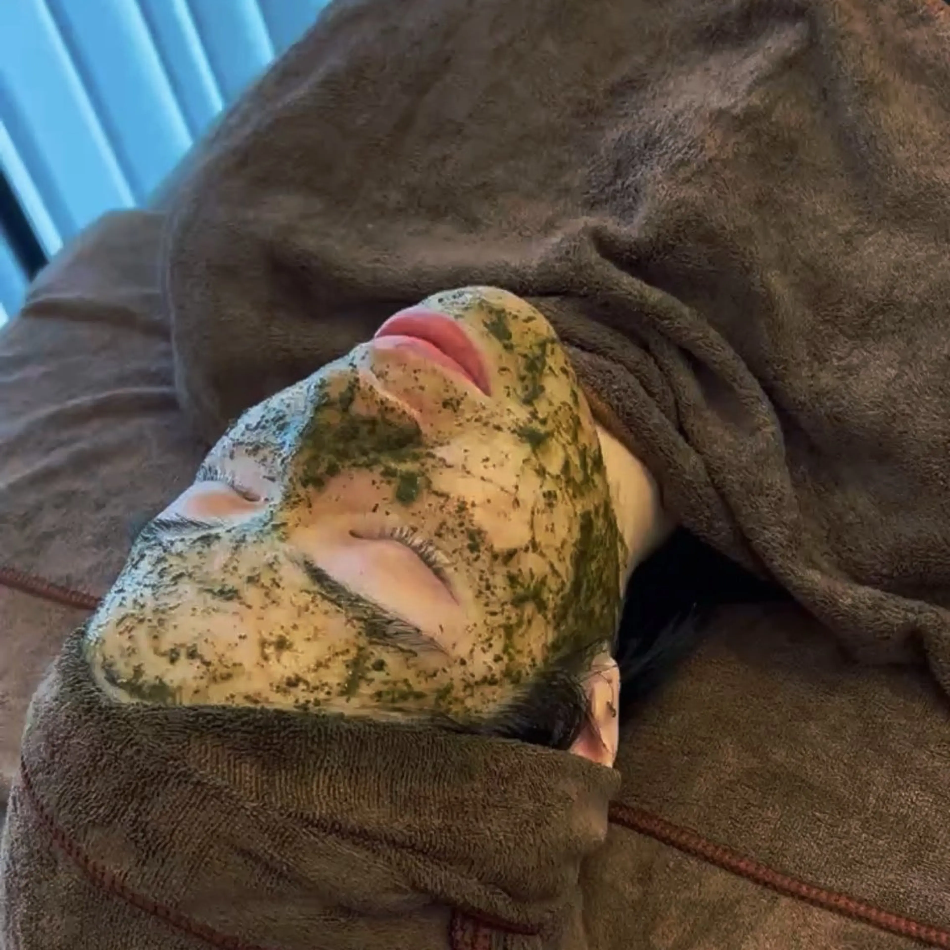 ハーブ 耳ツボ Smooかほく店のエステ・リラクイメージ