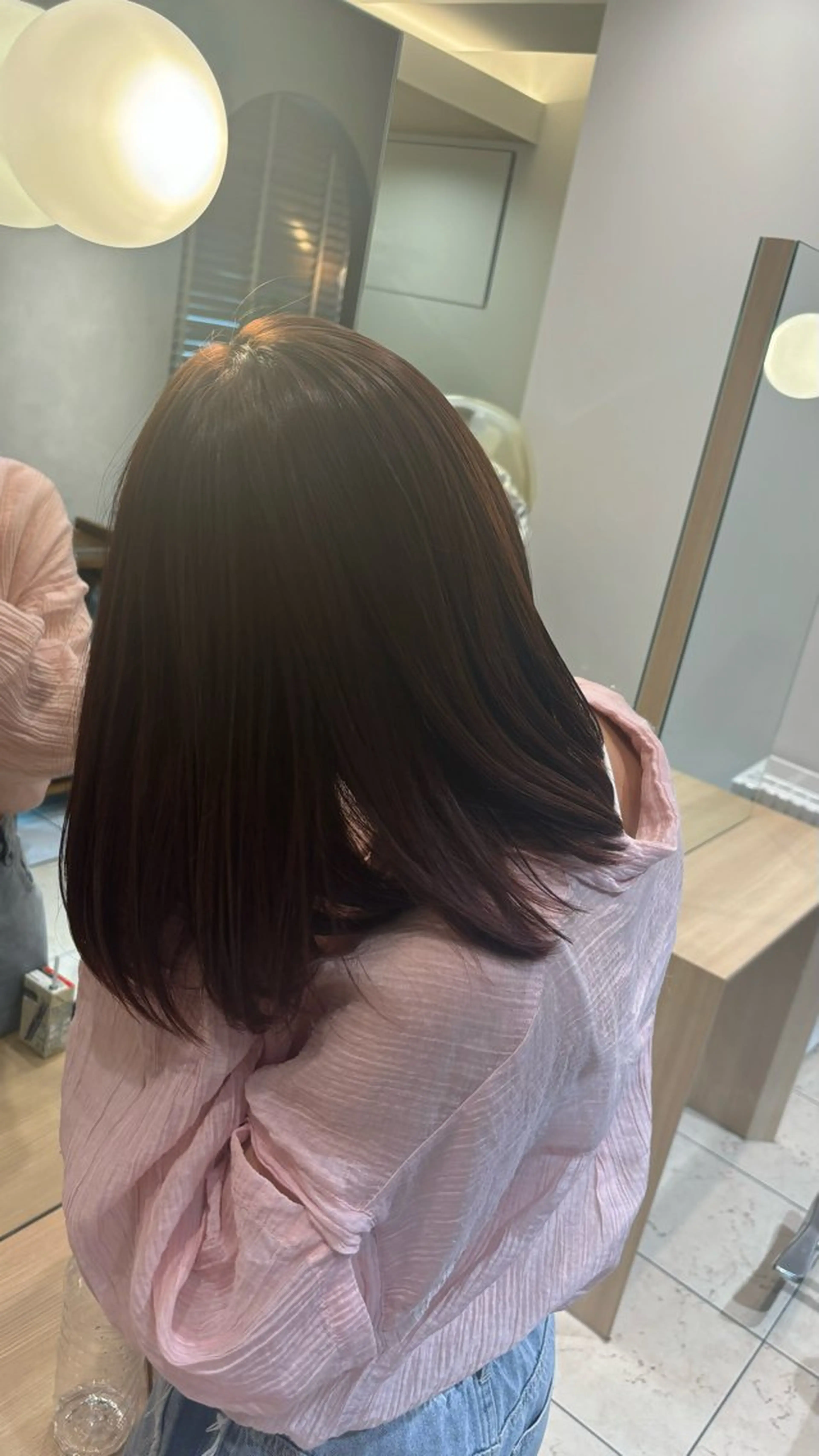 ミディアム カラー 唐澤 碧のヘアスタイル