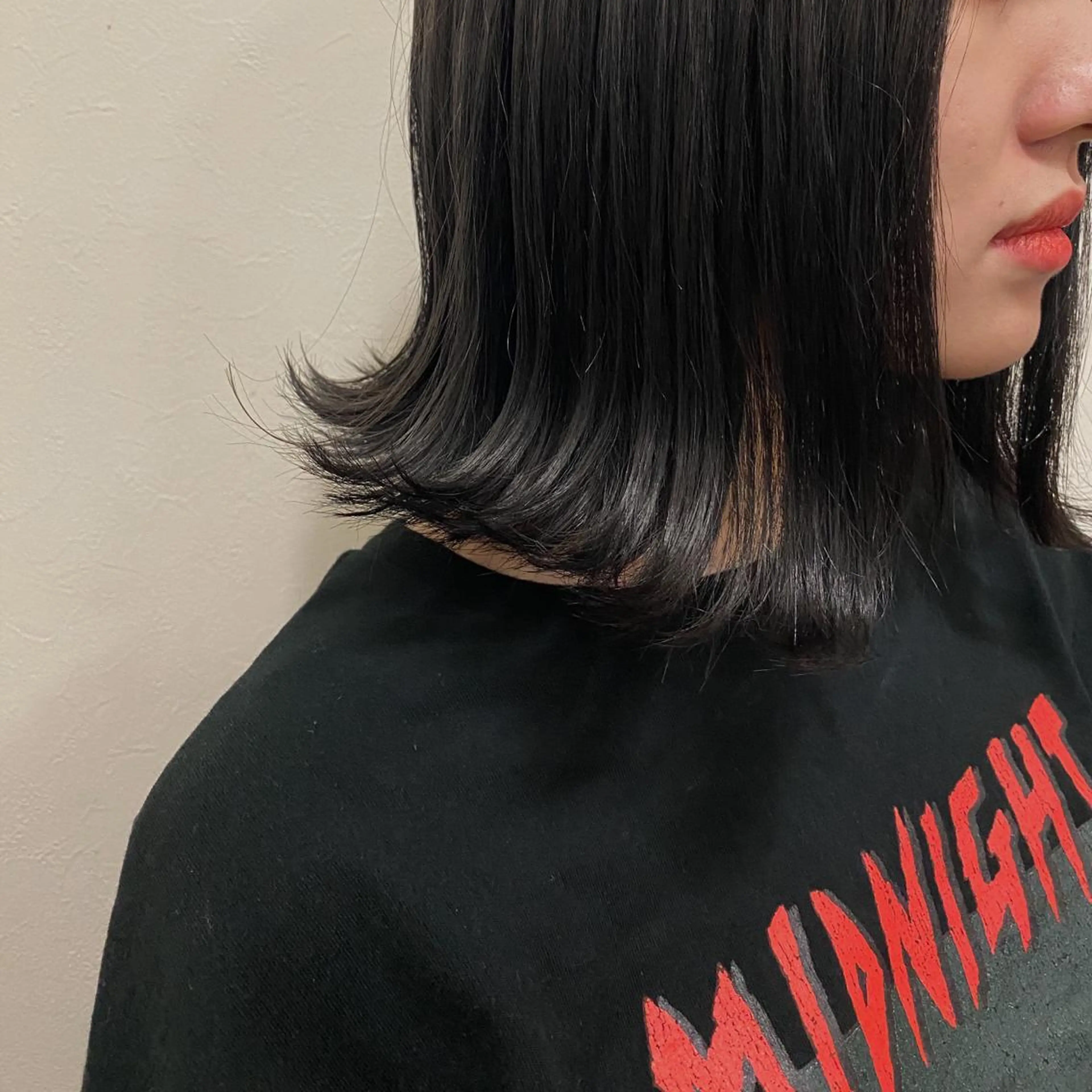 ミディアム カラー 黒髪 ブリーチ ブルーカラー ブルーブラック 透明感カラー Ryo リョウのヘアスタイル