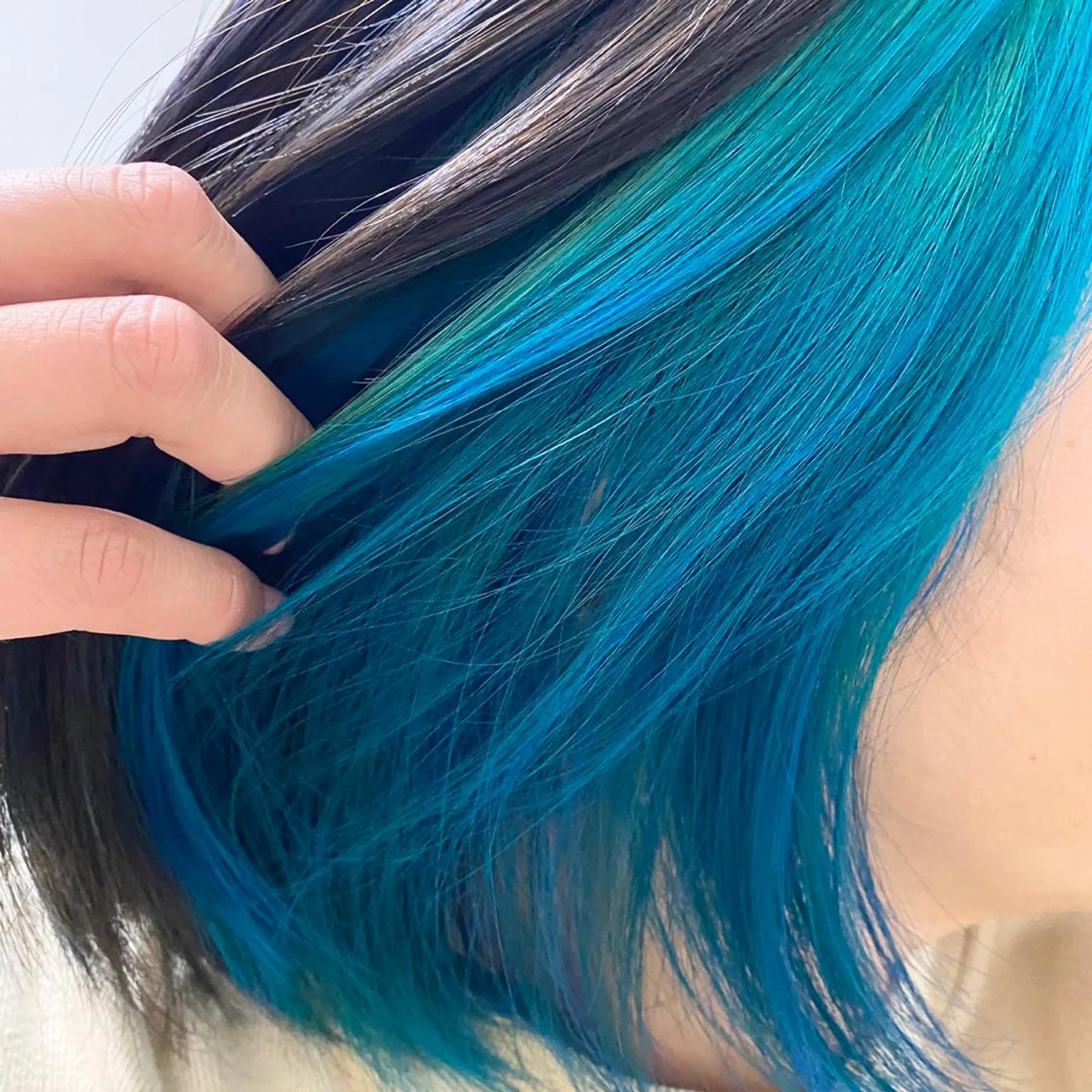 ミディアム カラー ブルーカラー インナーカラー カラースペシャリスト しょう🧑🏼‍🎨のヘアスタイル