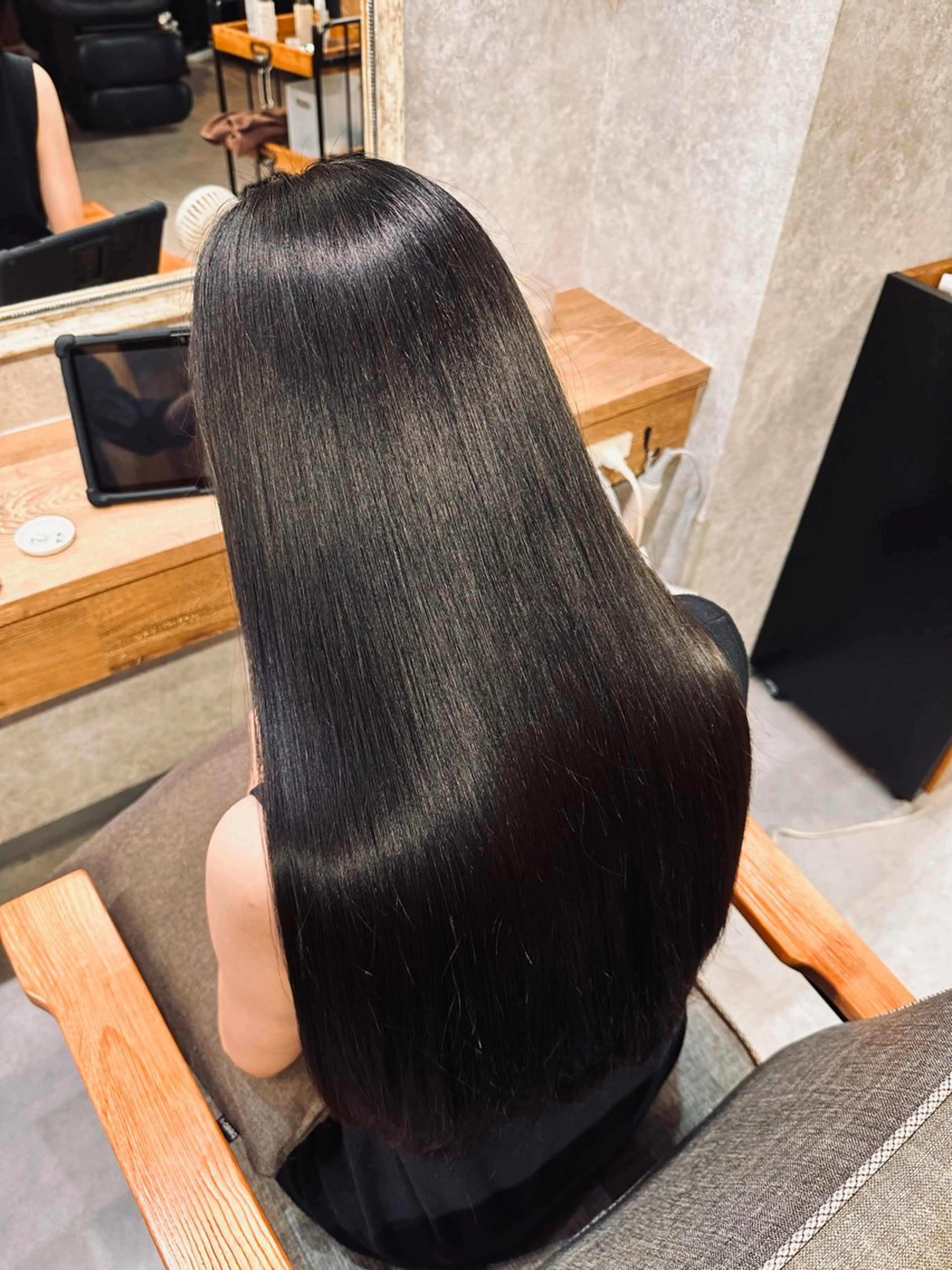 セミロング 髪質改善 トリートメント カット 縮毛矯正 トリートメント 髪質改善/縮毛矯正/ 艶髪/根本和也のヘアスタイル