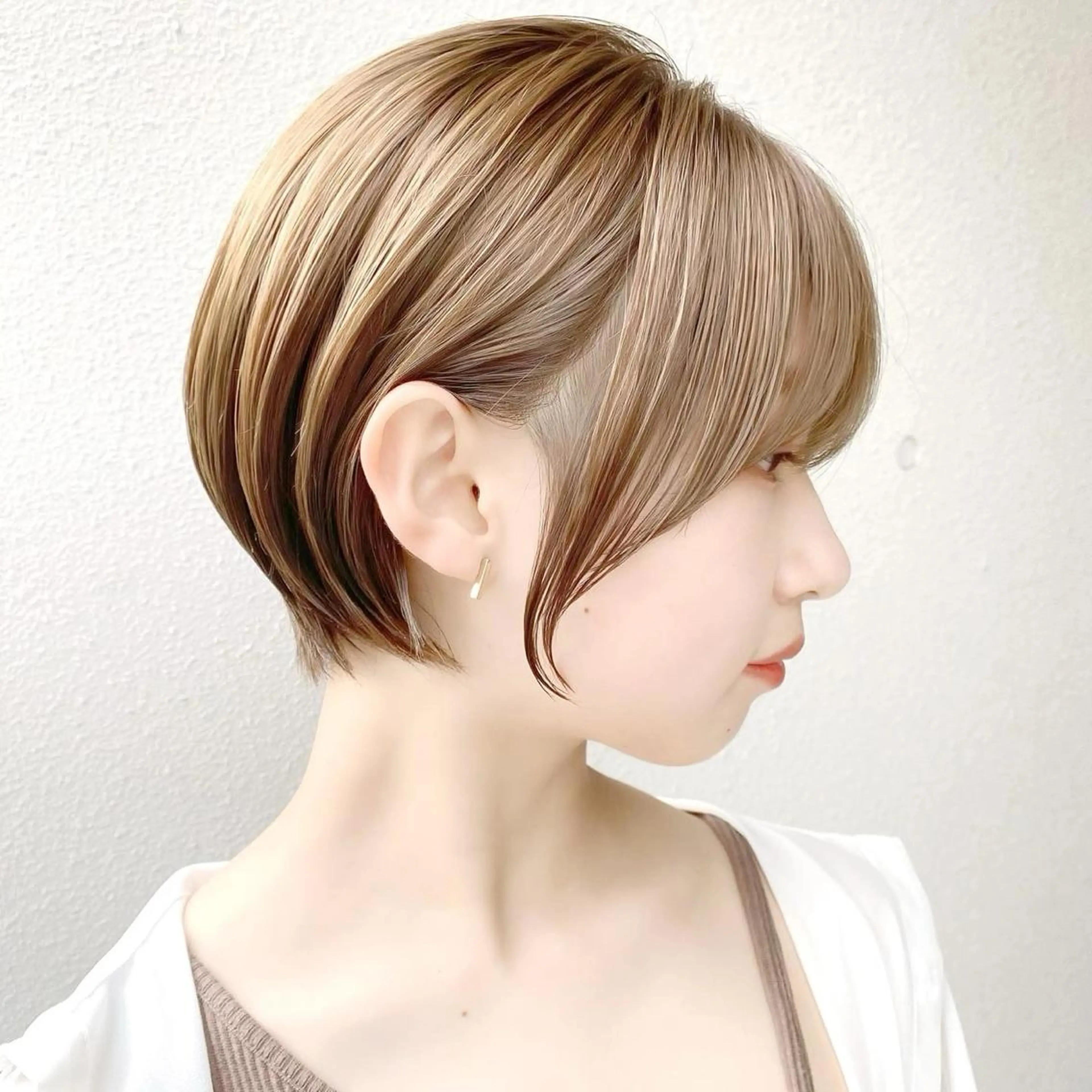 ショート カラー ブリーチ ケアブリーチ ダブルカラー ハイライトカラー イルミナカラー lab.by ioe中崎店所属・中北篤志 ショートボブのヘアスタイル