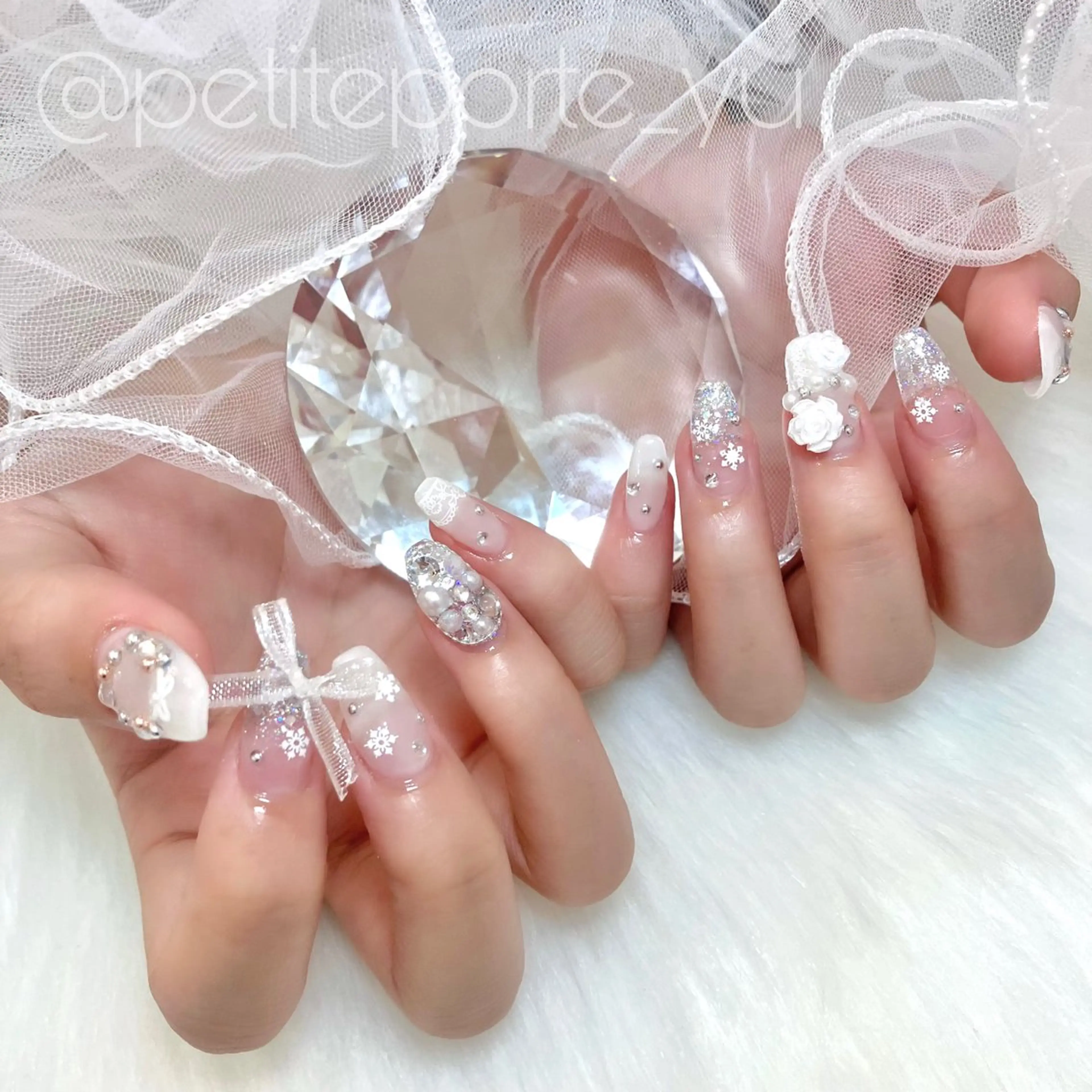 ネイル アートネイル 長さ出し ガーリー 持ち込み 冬ネイル ハンドネイル nailsalon petite porte所属・petite porteのネイルデザイン
