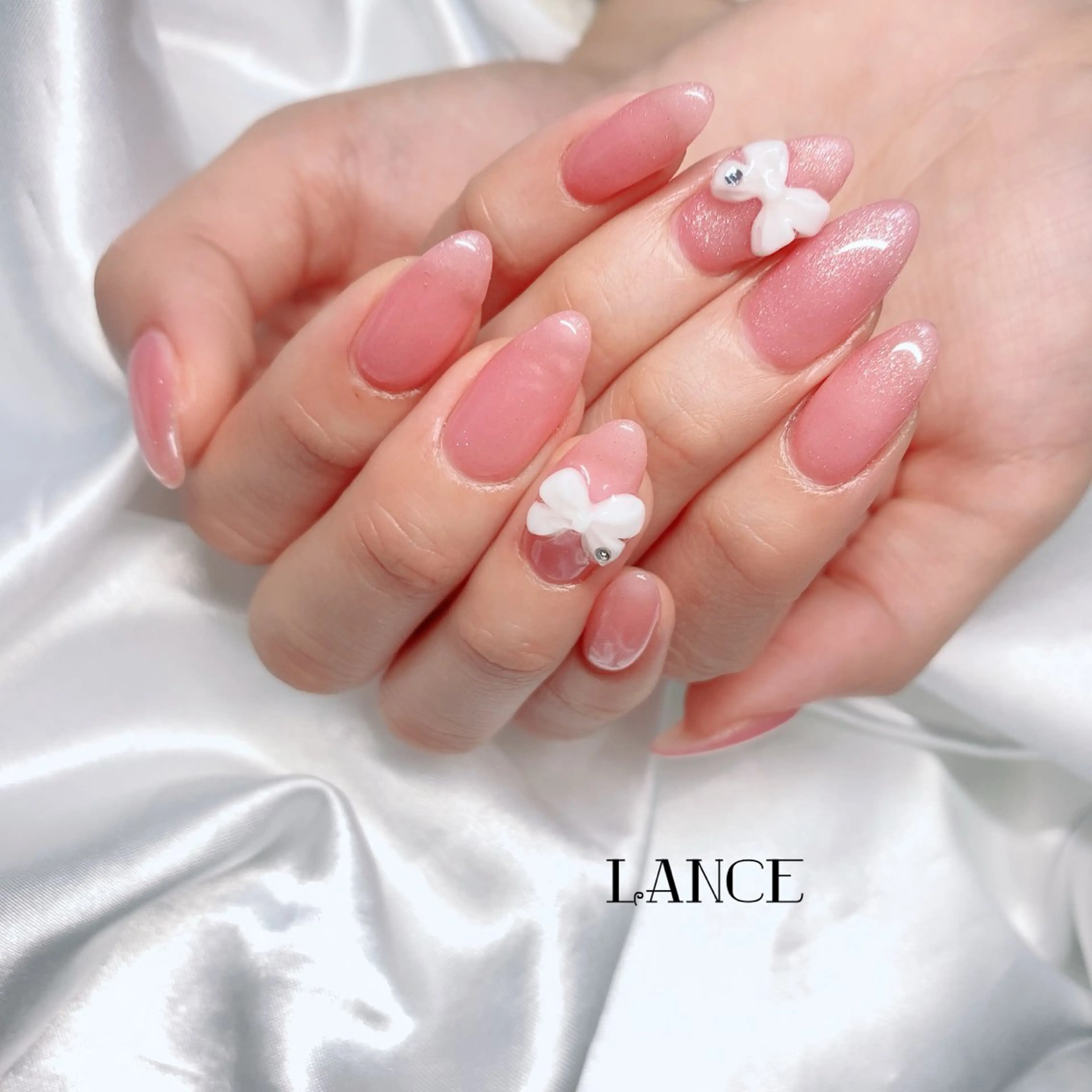 ネイル オーロラネイル フレンチネイル キラキラネイル ニュアンスネイル ピンク ハンドネイル Lance nailのネイルデザイン