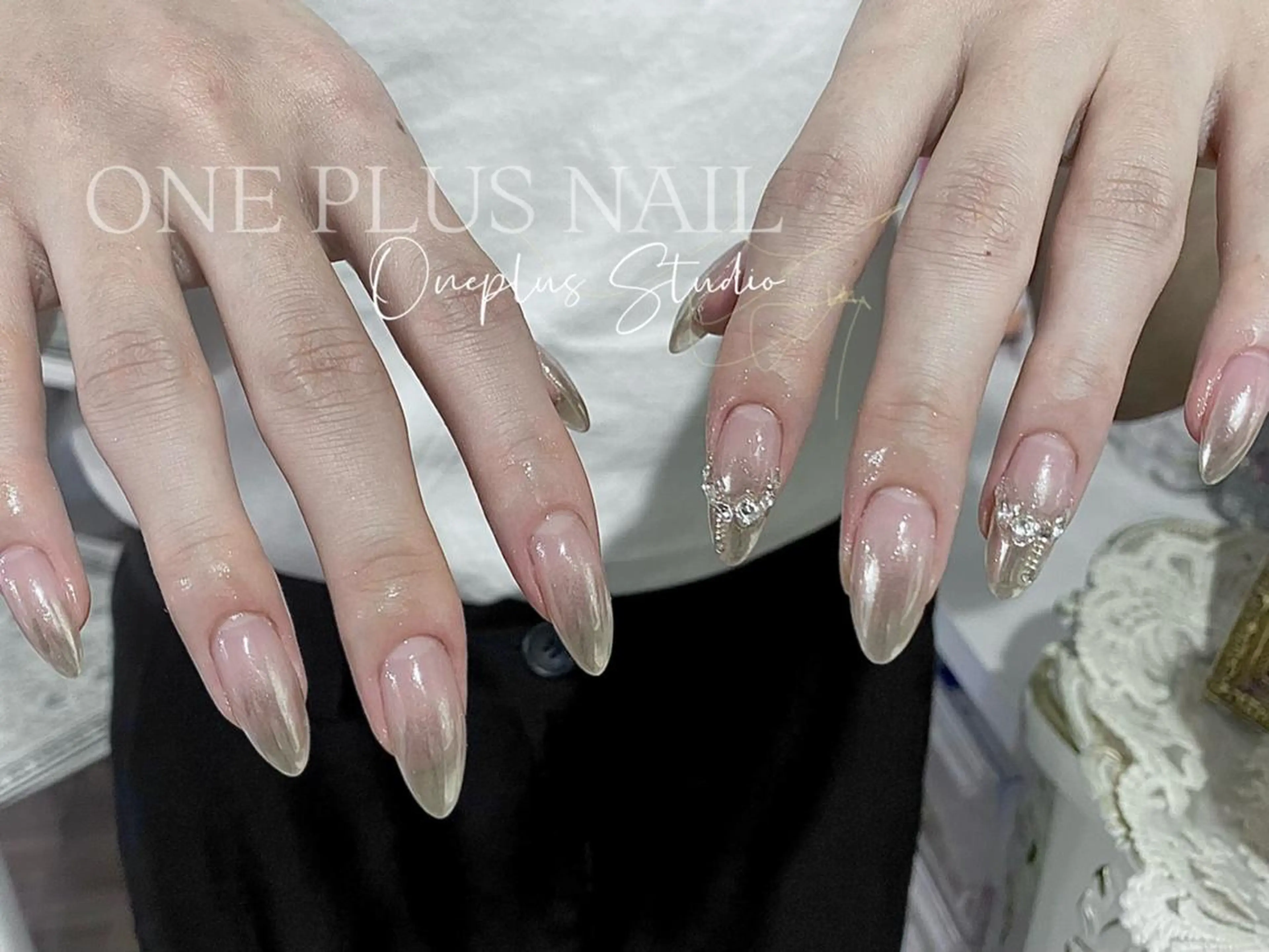ネイル ジェルネイル キラキラネイル 韓国ネイル ラメ(グリッター) マグネットネイル One plus StudioNailのネイルデザイン