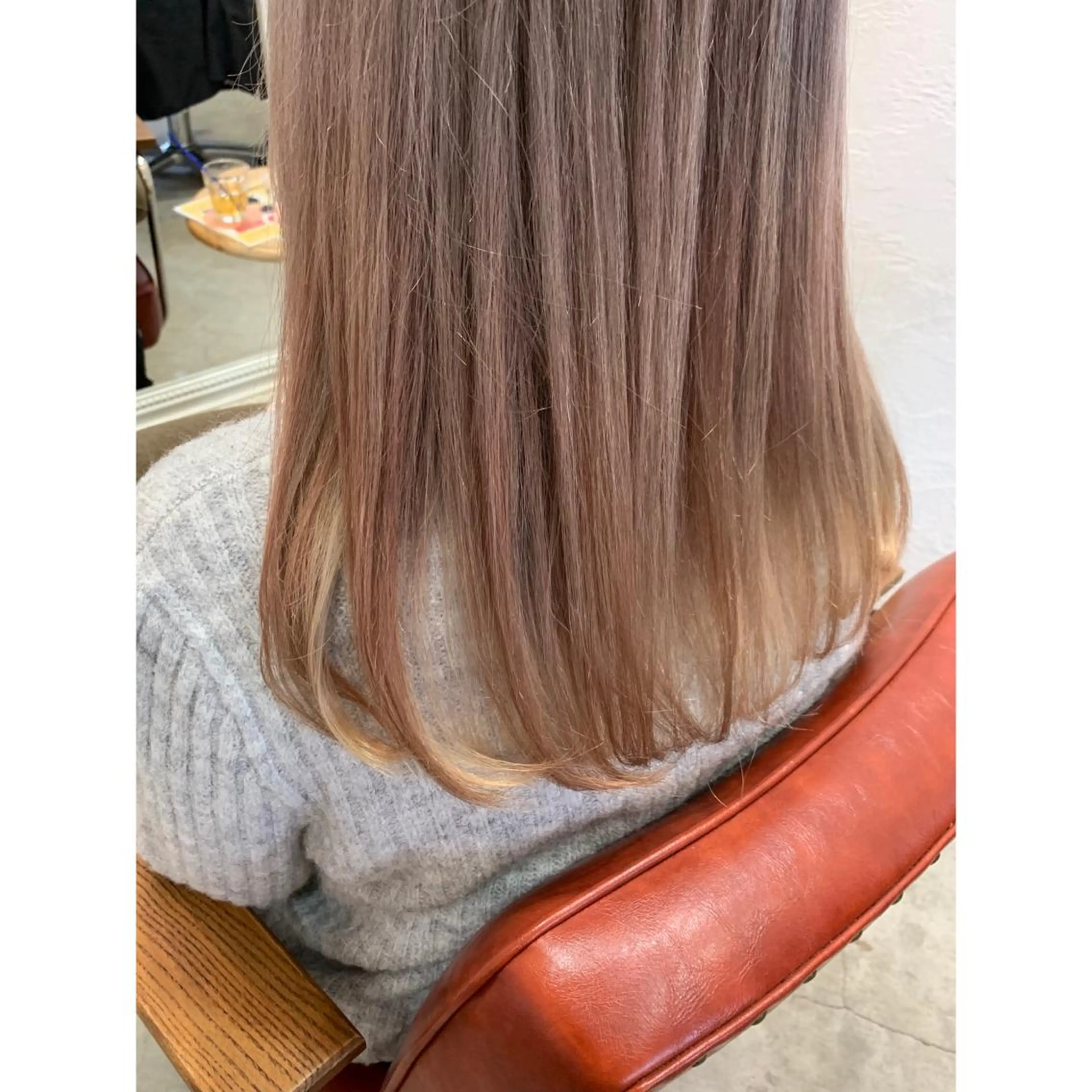 セミロング カラー ブリーチ インナーカラー fio マナミのヘアスタイル