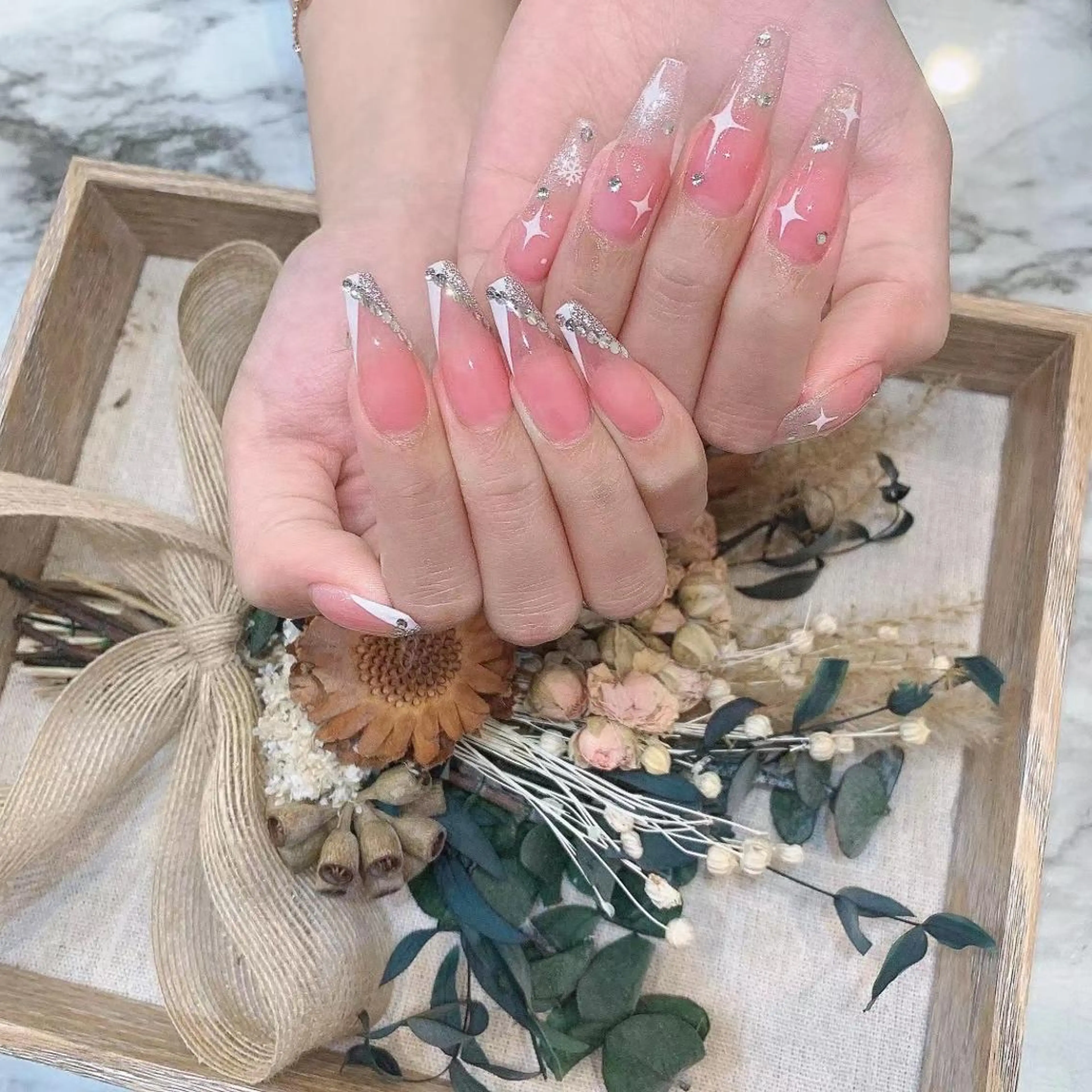 ネイル ピンク ストーンネイル Babarla Nailのネイルデザイン