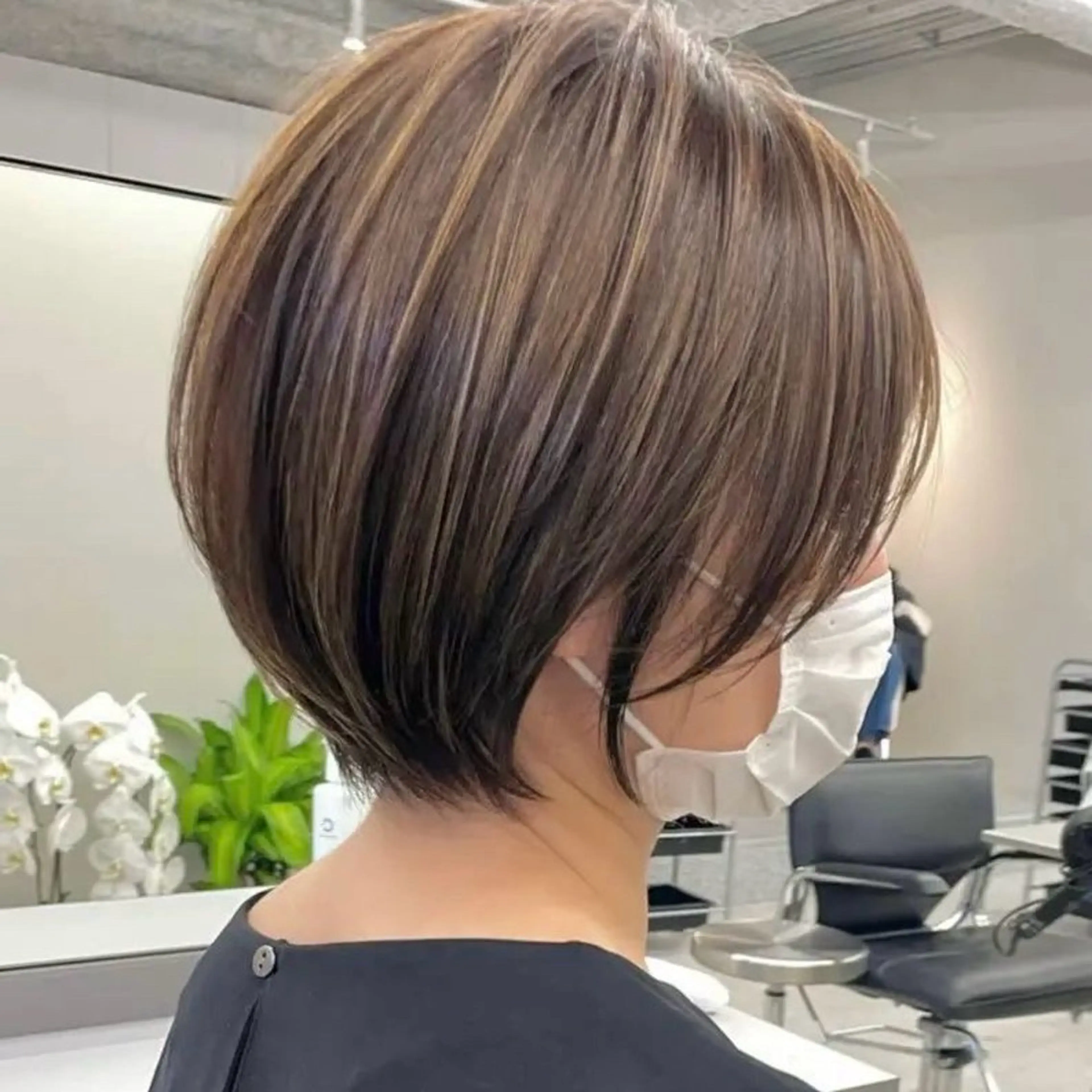 ショート Ayaka🖤 ブリーチなしカラーのヘアスタイル